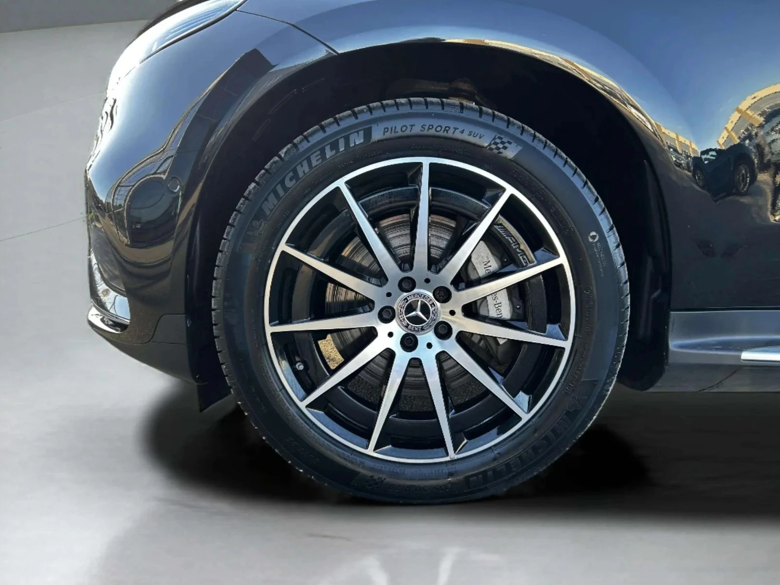 Mercedes-Benz-EQC-image-8