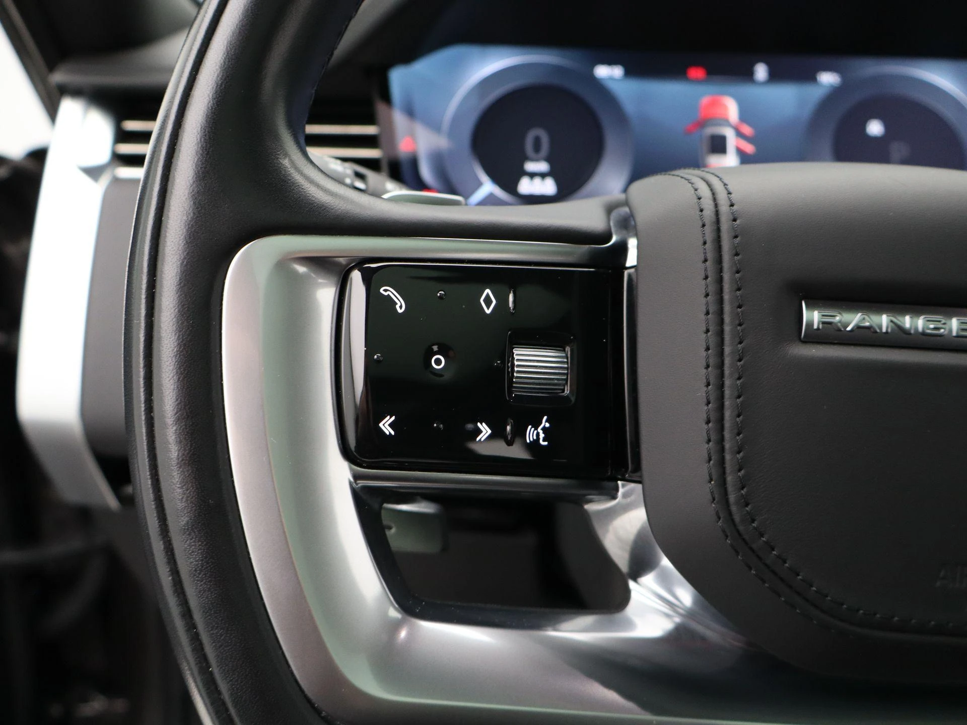 Land Rover-Range Rover-image-18