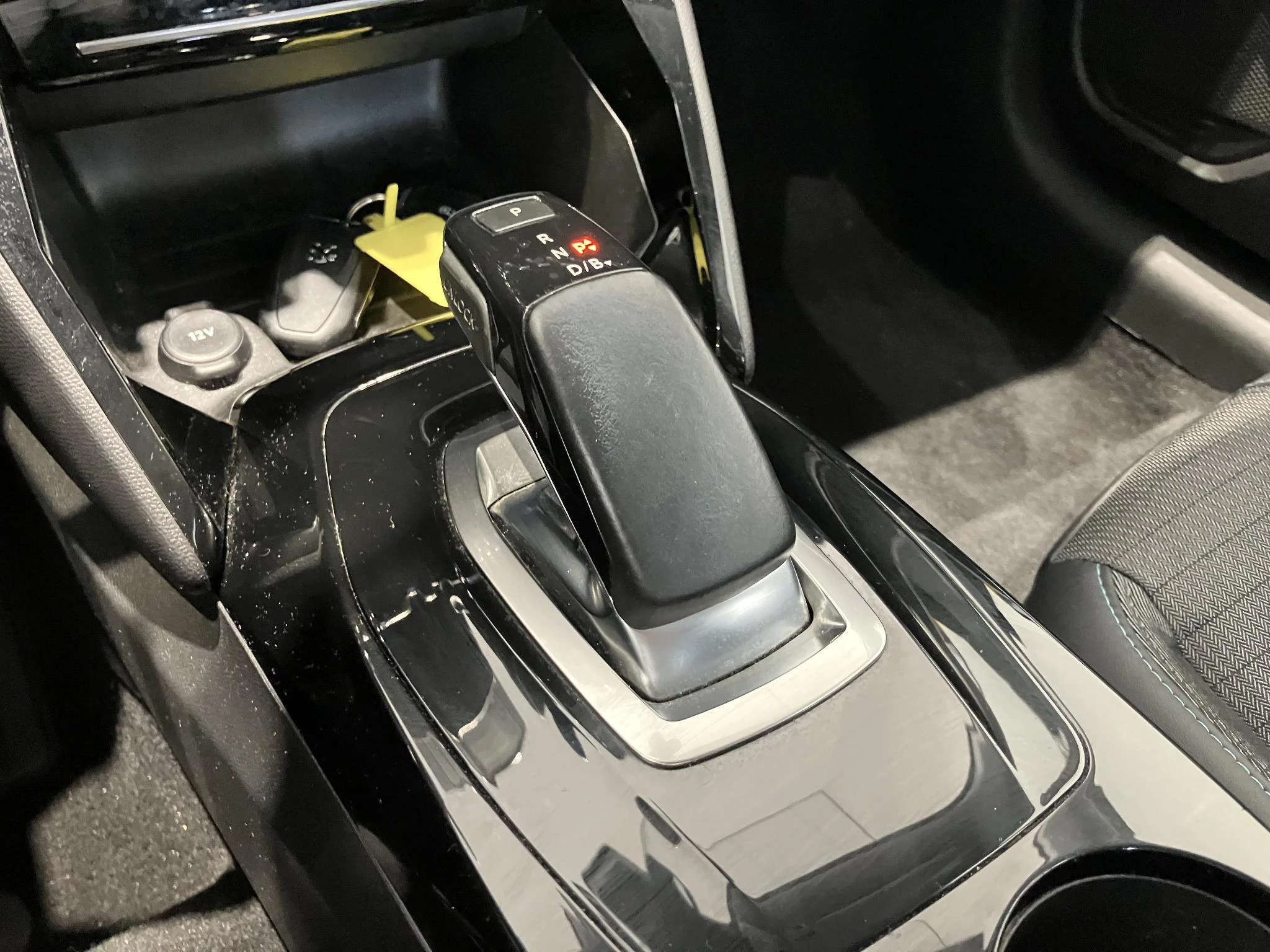 Peugeot-e-208-image-22
