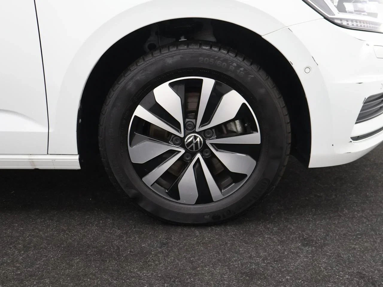 Volkswagen-Touran-image-17