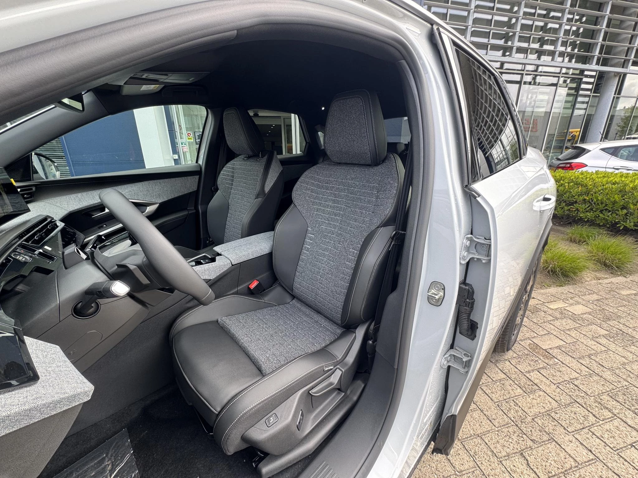 Peugeot e-3008 Allure Avantage 210 73 kWh