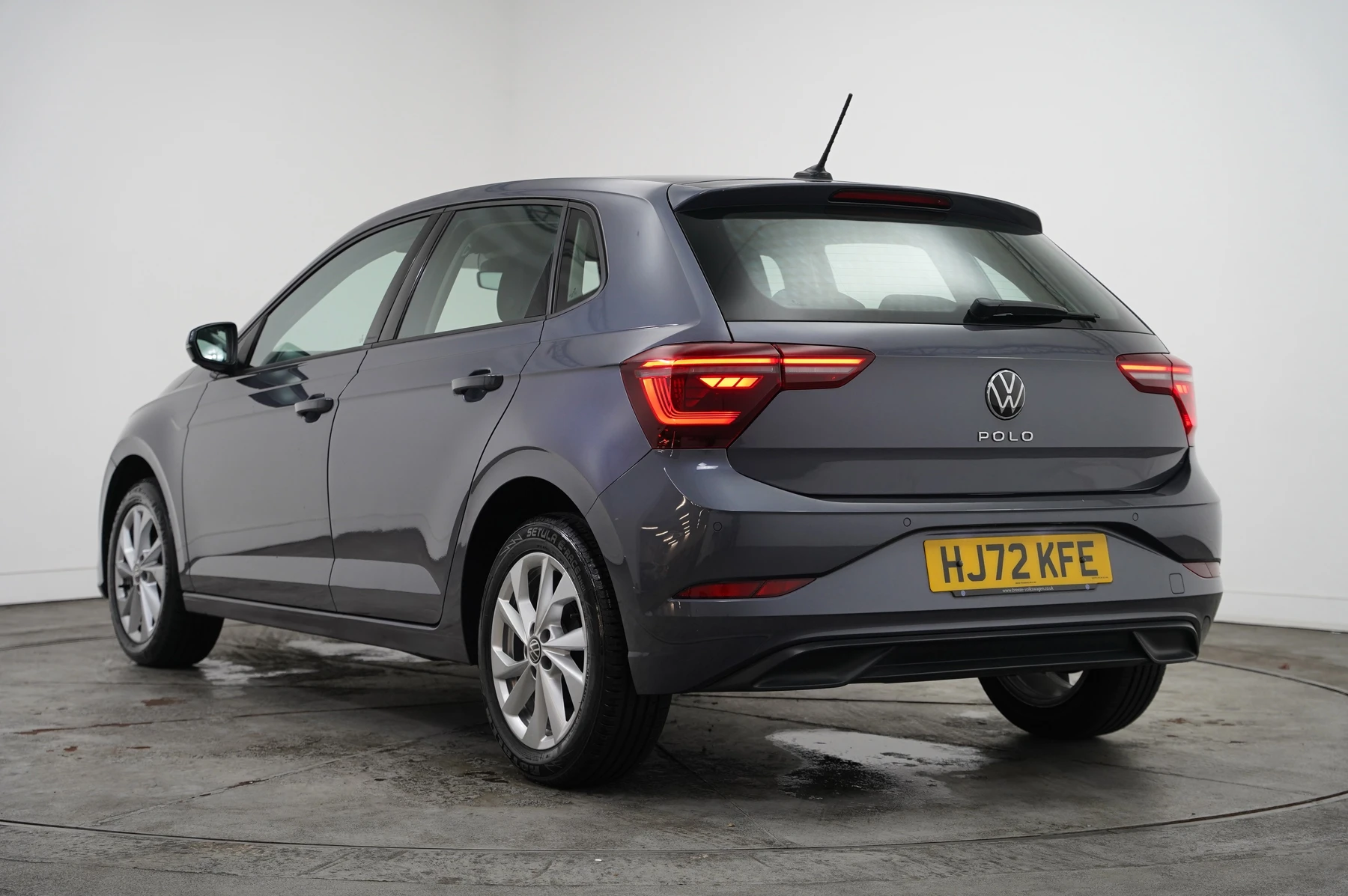 Volkswagen-Polo-image-2