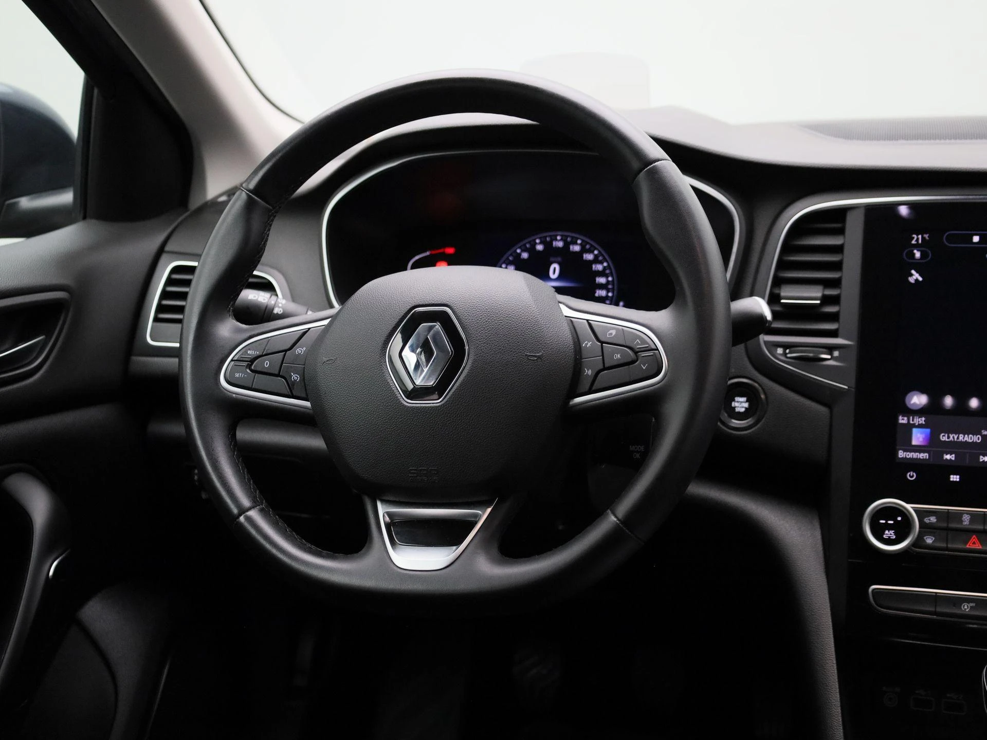 Renault-Mégane Grand Tour-image-9
