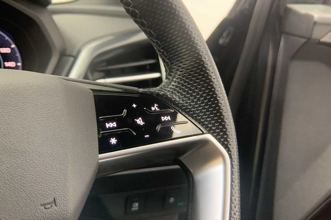 Audi-Q4 Sportback e-tron-image-23