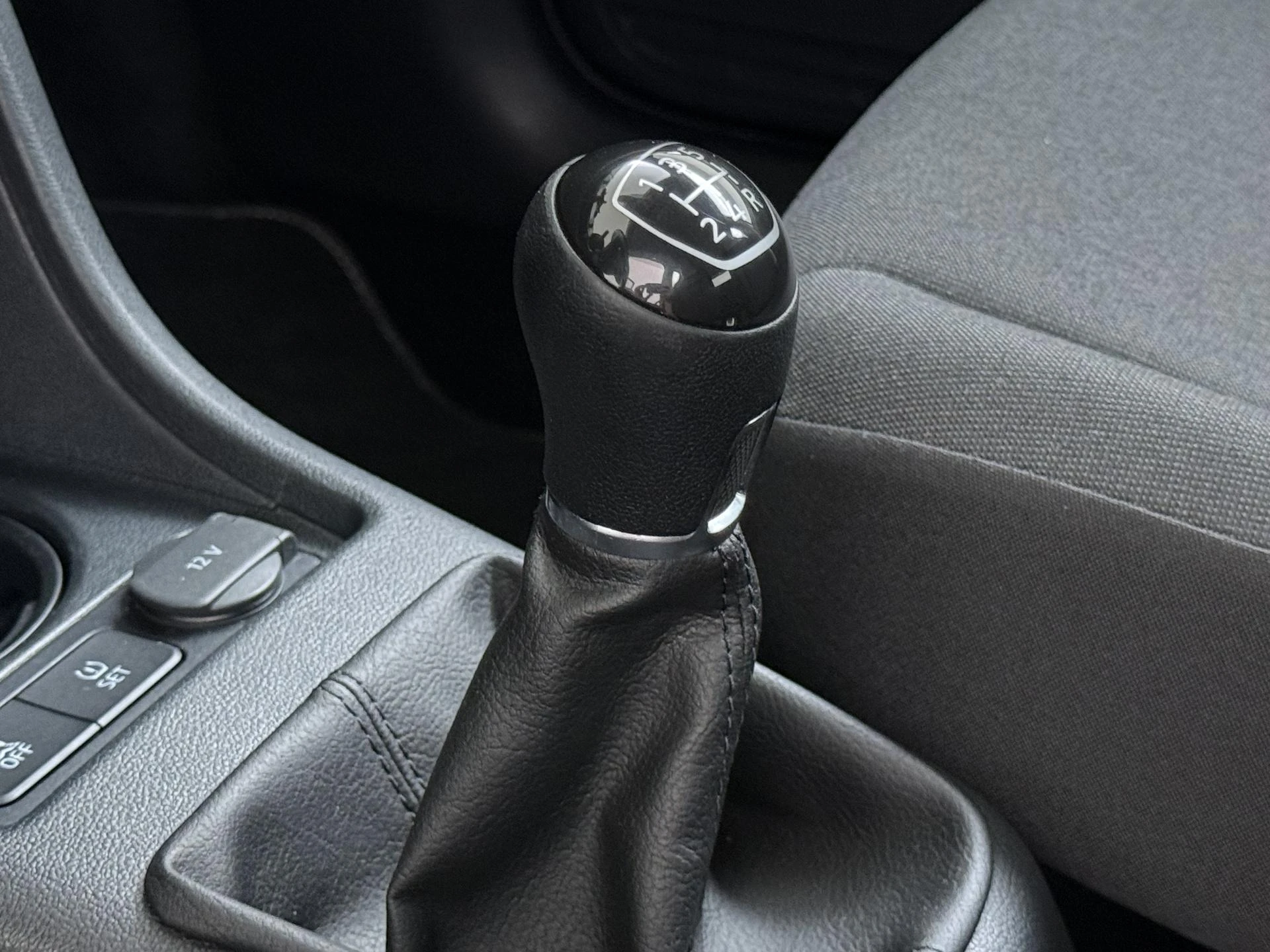 Volkswagen-up!-image-25