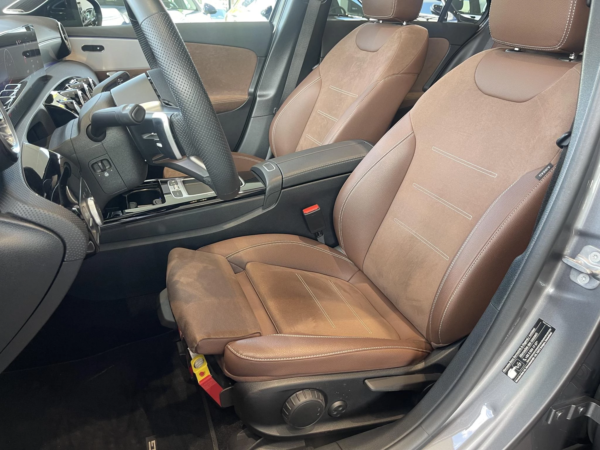 Mercedes-Benz A-Klasse 200 d AMG Line Limousine + PANO DAK + MULTIBEAM + BURMESTER +