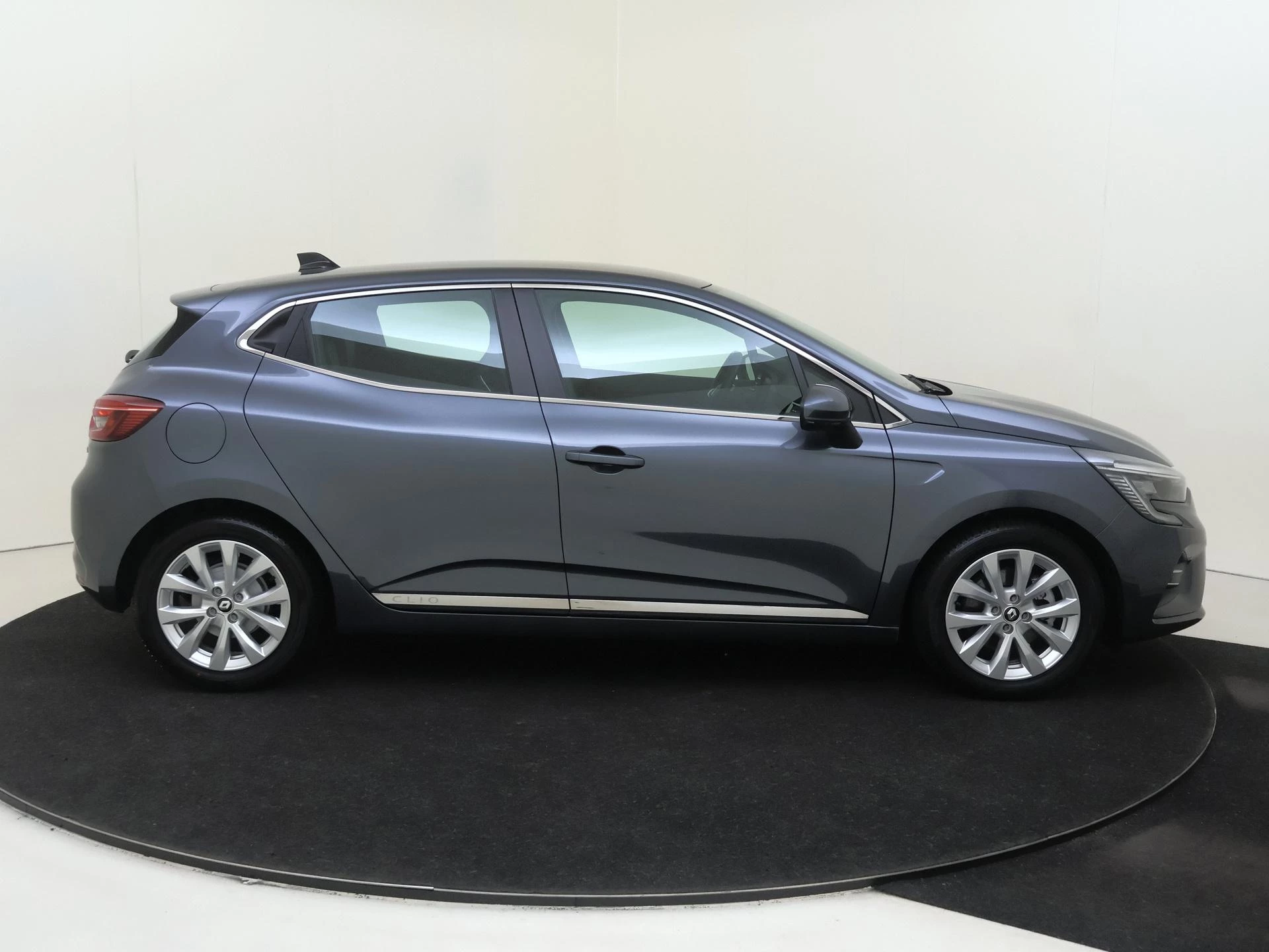 Renault-Clio-image-8