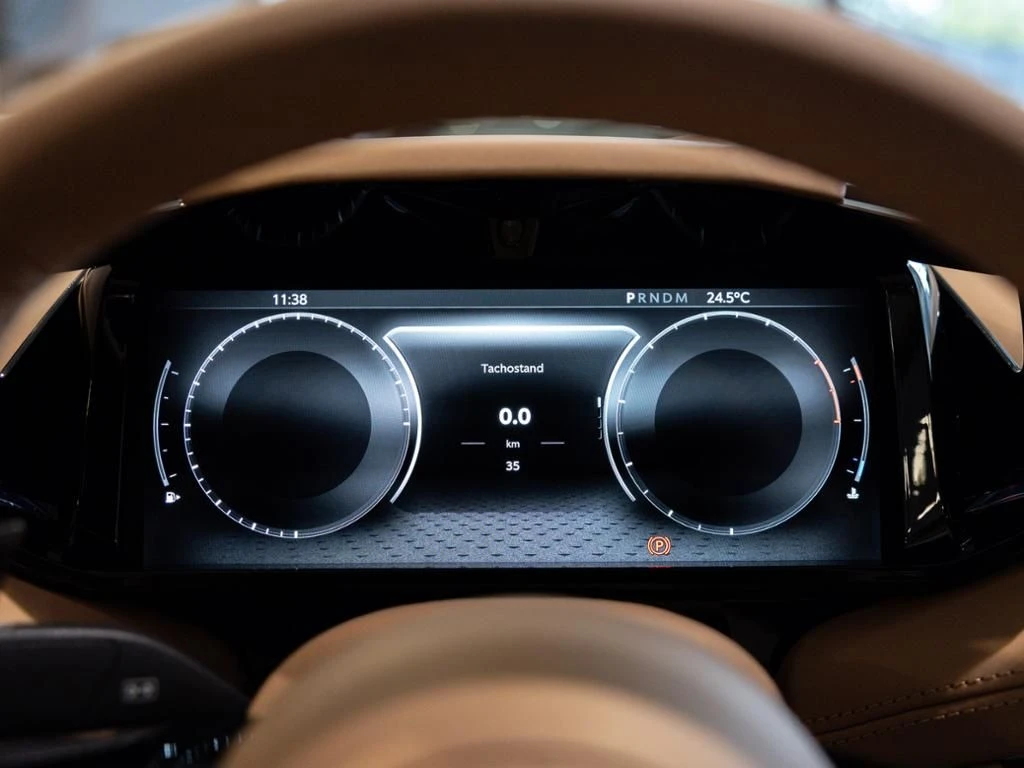 Aston Martin-DB12-image-7