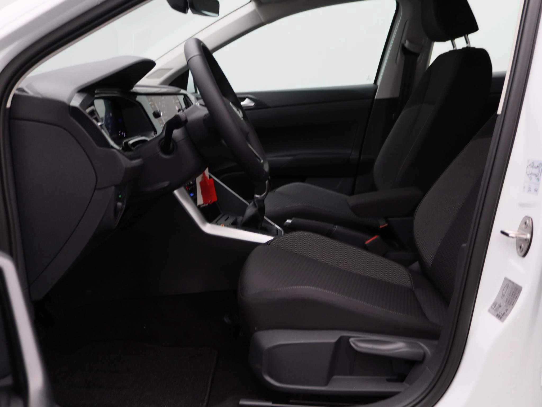 Volkswagen-Polo-image-10