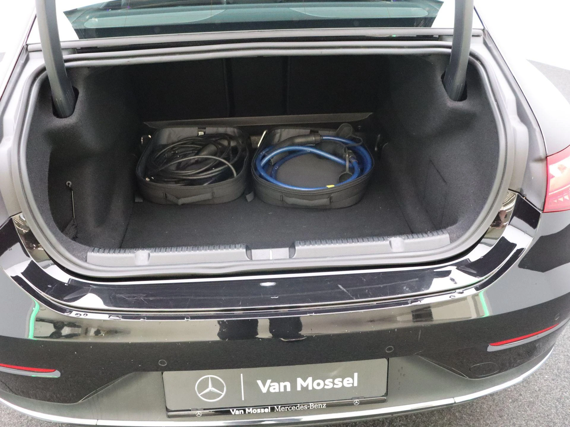 Mercedes-Benz-EQE-image-18