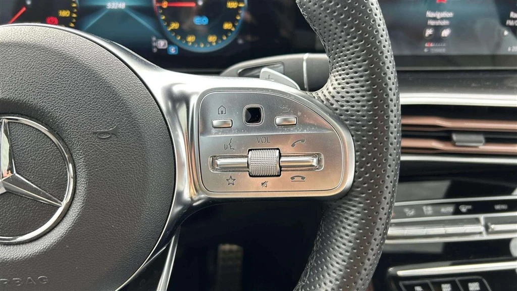 Mercedes-Benz-EQC-image-13