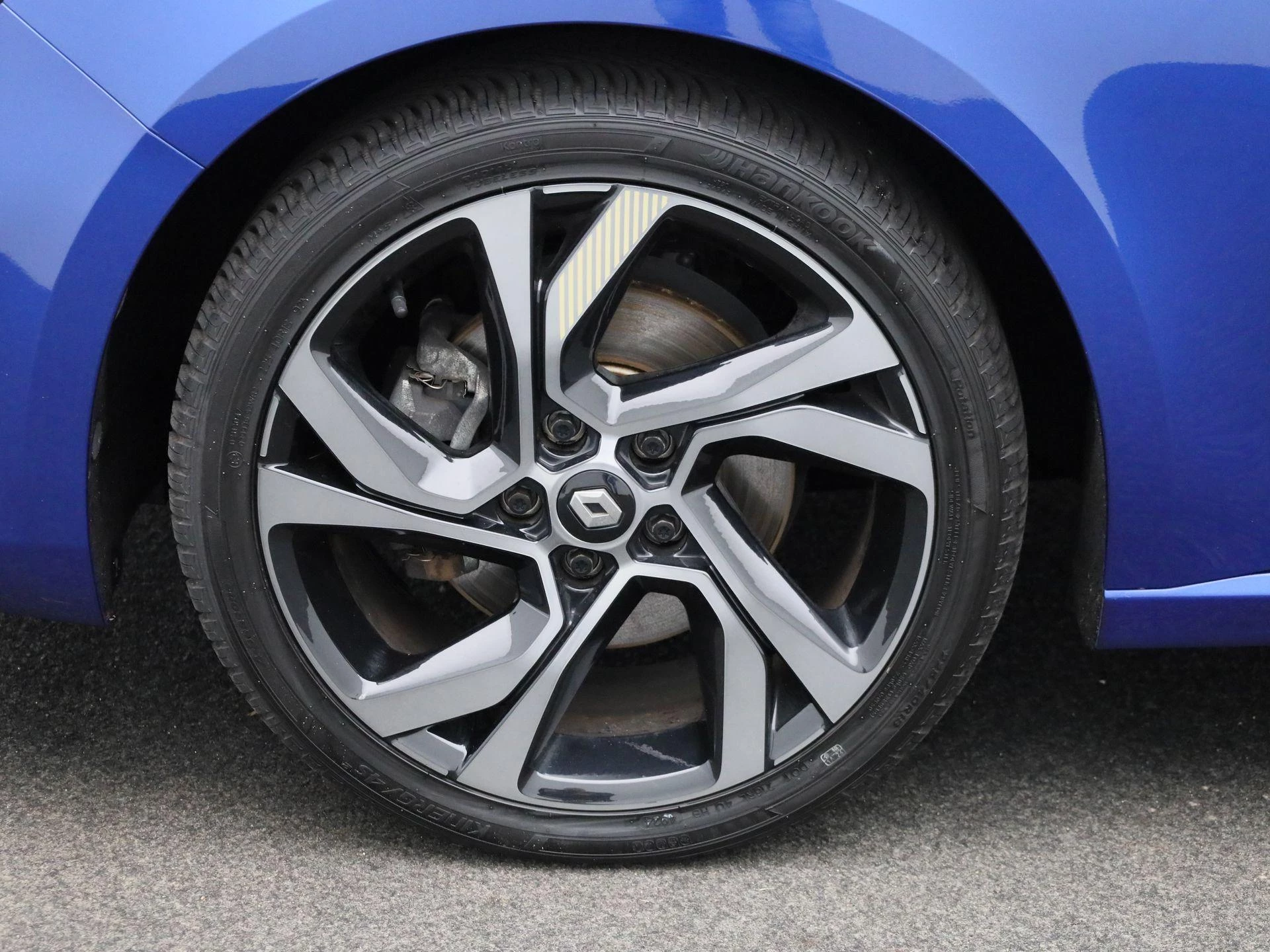 Renault-Megane E-Tech-image-12