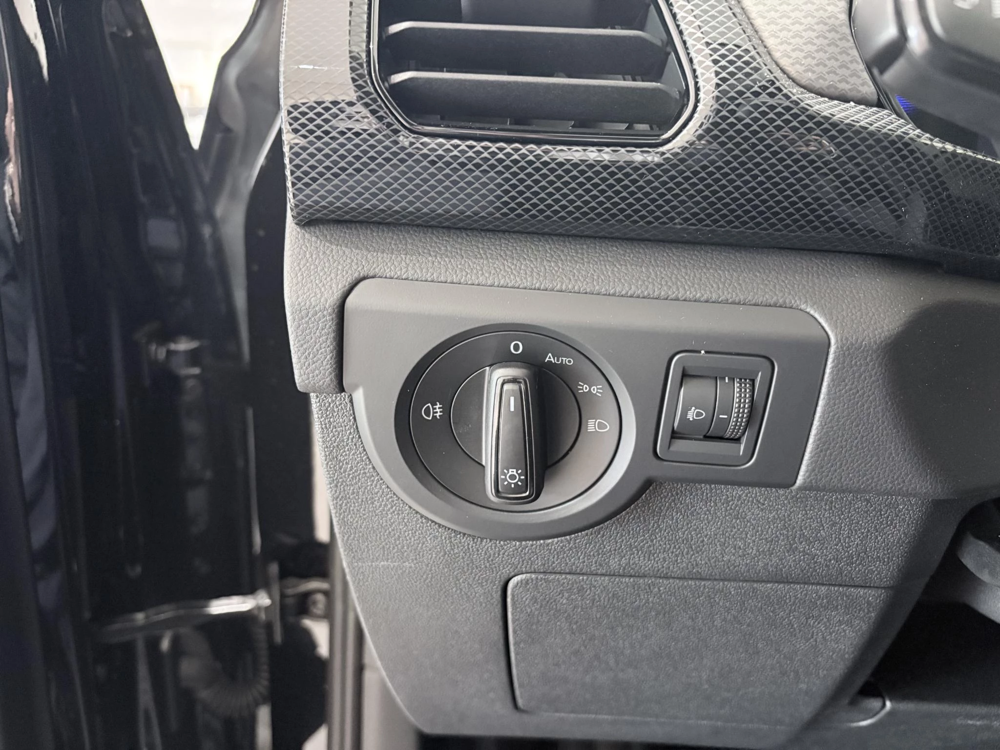 Volkswagen-T-Cross-image-11