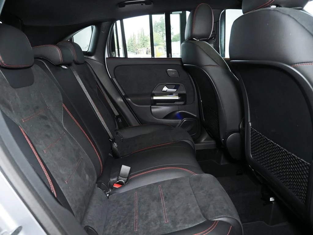 Mercedes-Benz-GLA 200-image-15