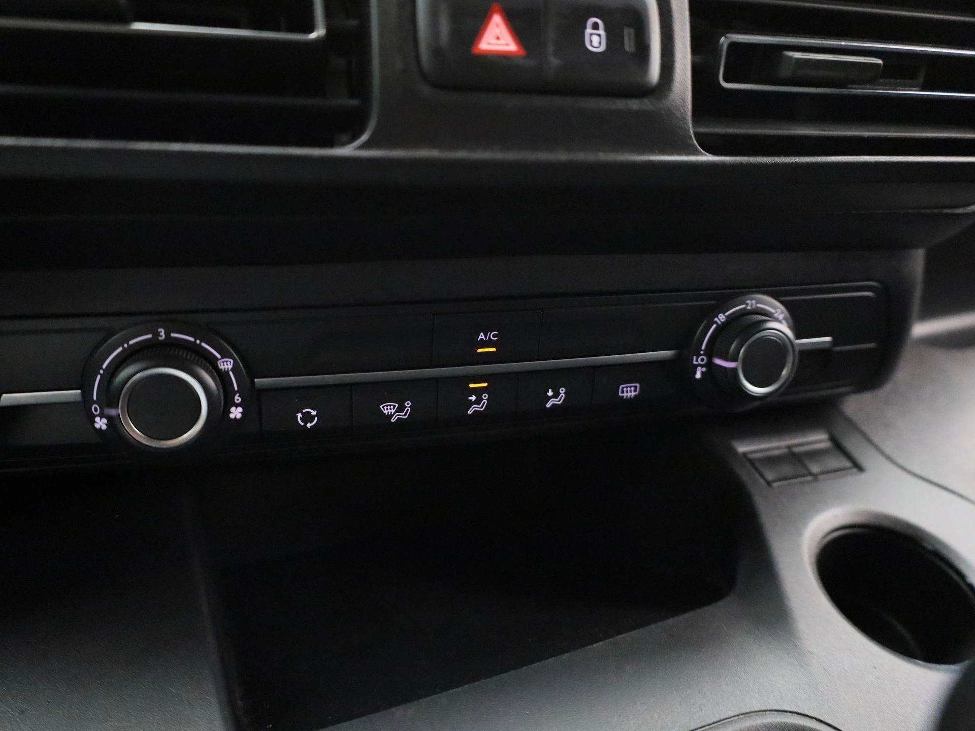 Opel-Combo Life-image-21