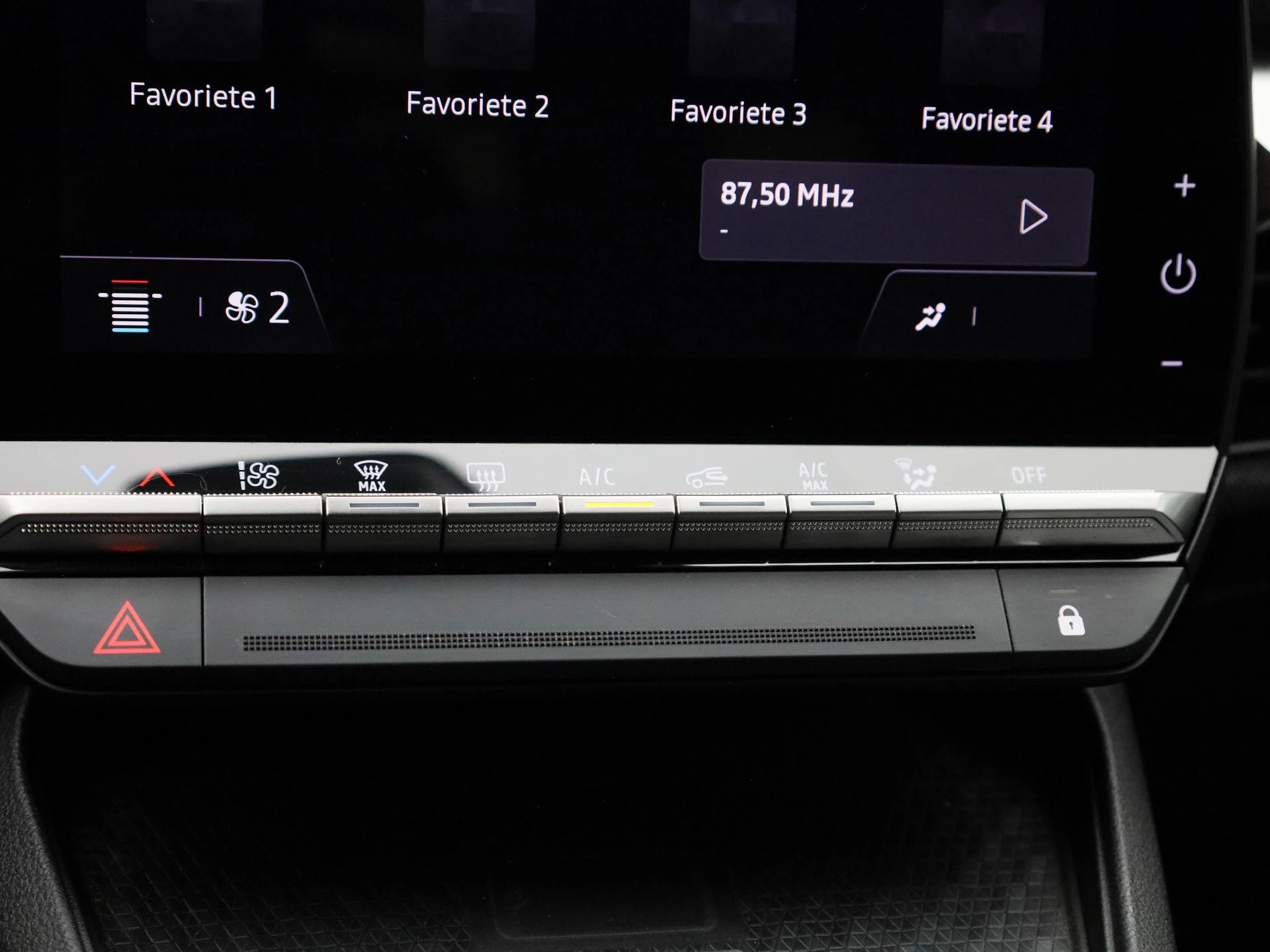 Renault-Megane E-Tech-image-17