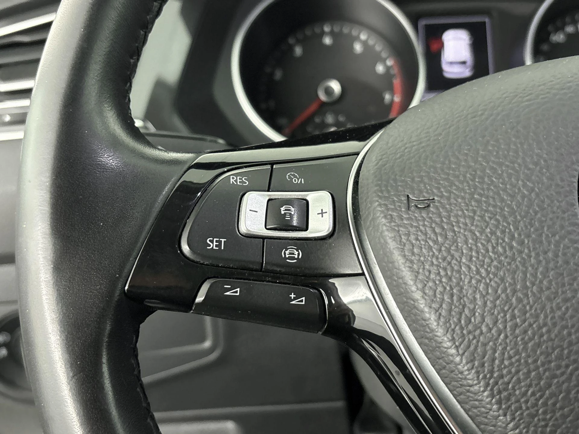 Volkswagen-Tiguan Allspace-image-5