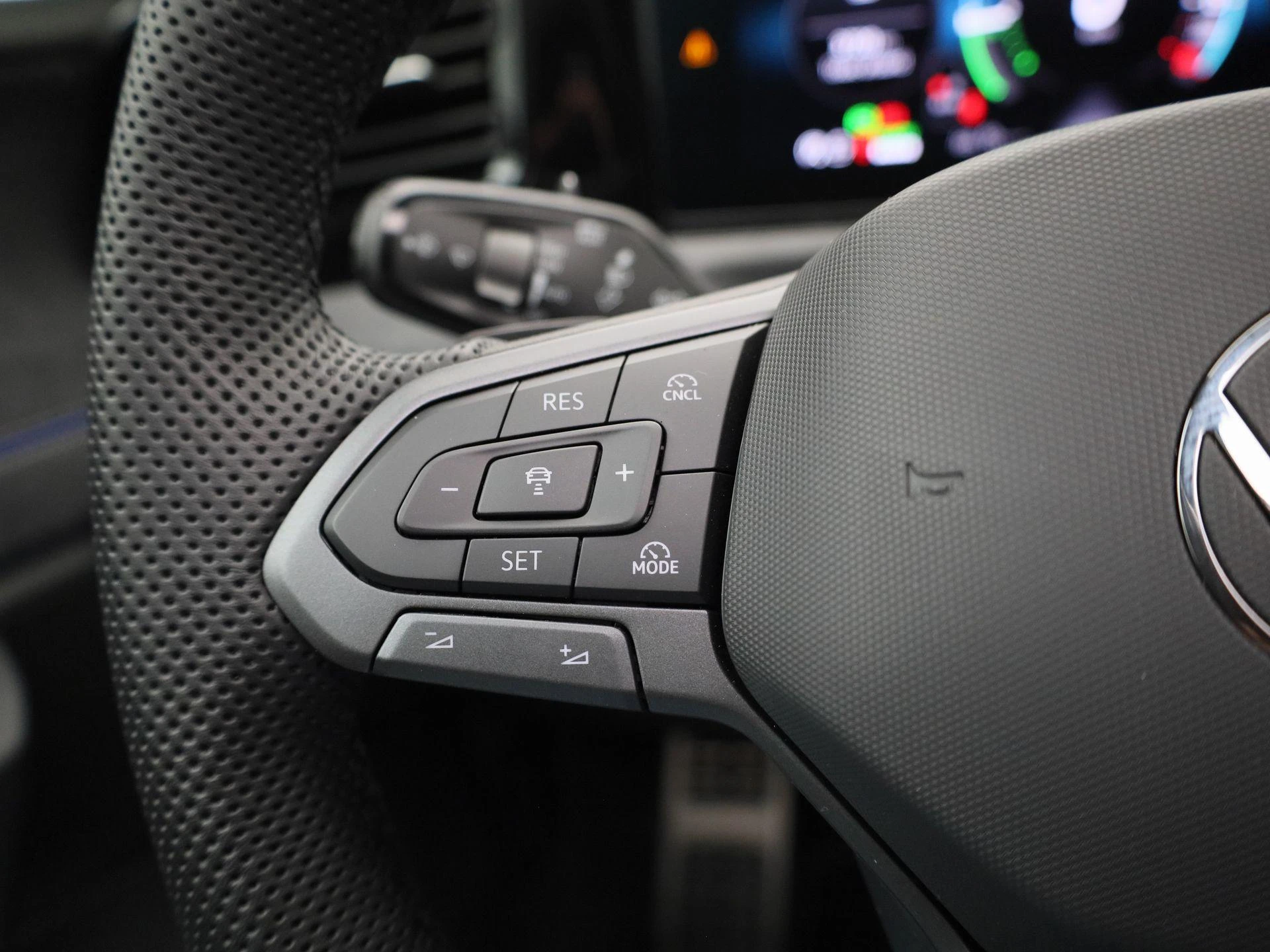 Volkswagen-Tiguan-image-19