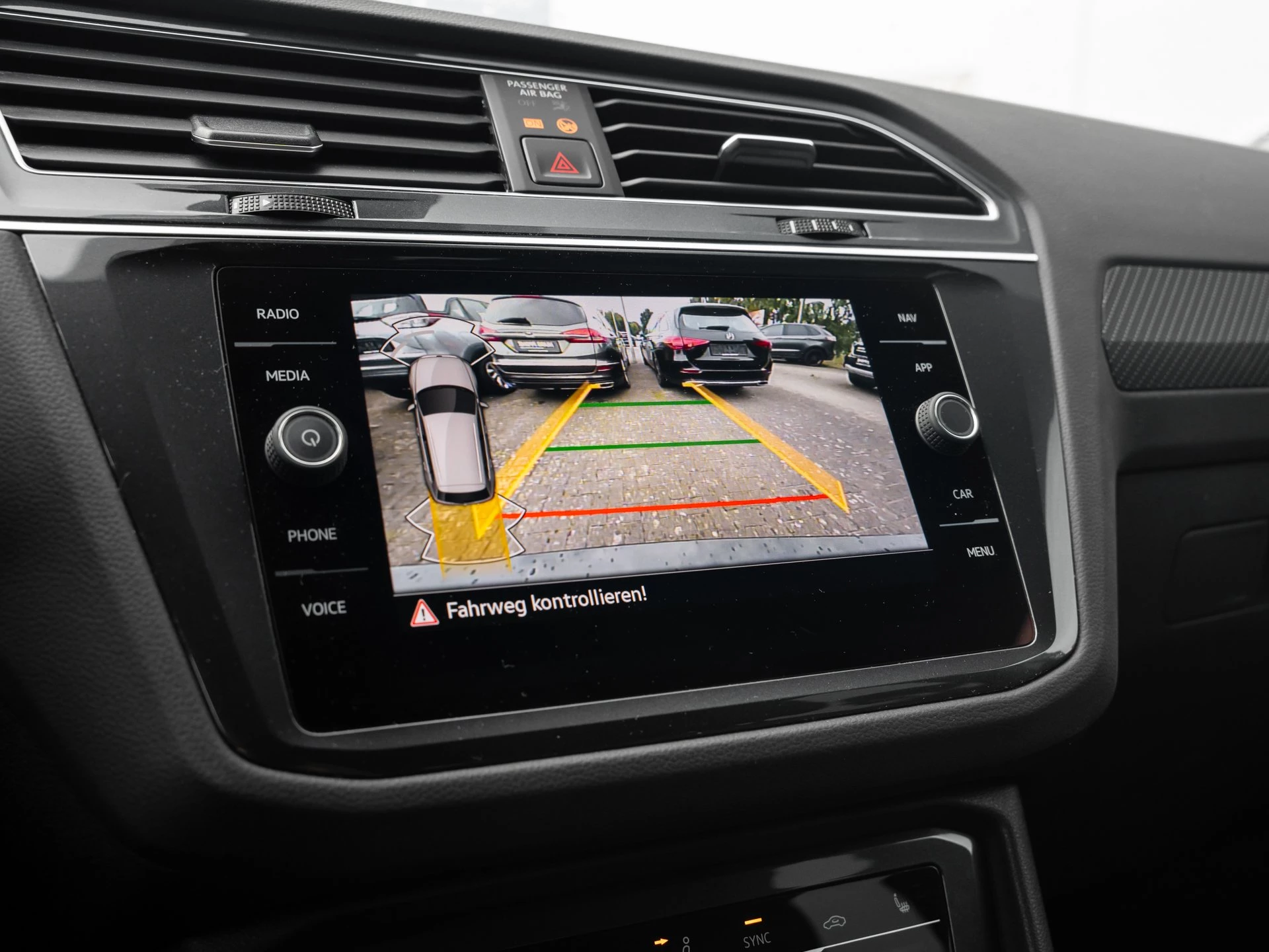 Volkswagen-Tiguan-image-10