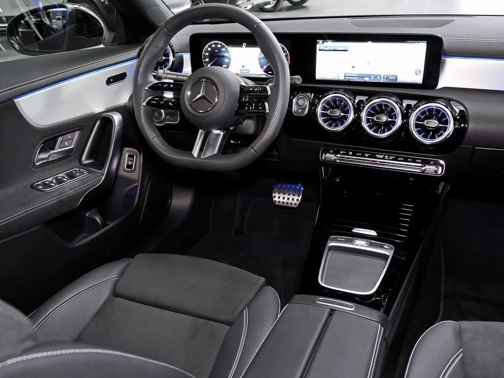 Mercedes-Benz-CLA 200-image-10