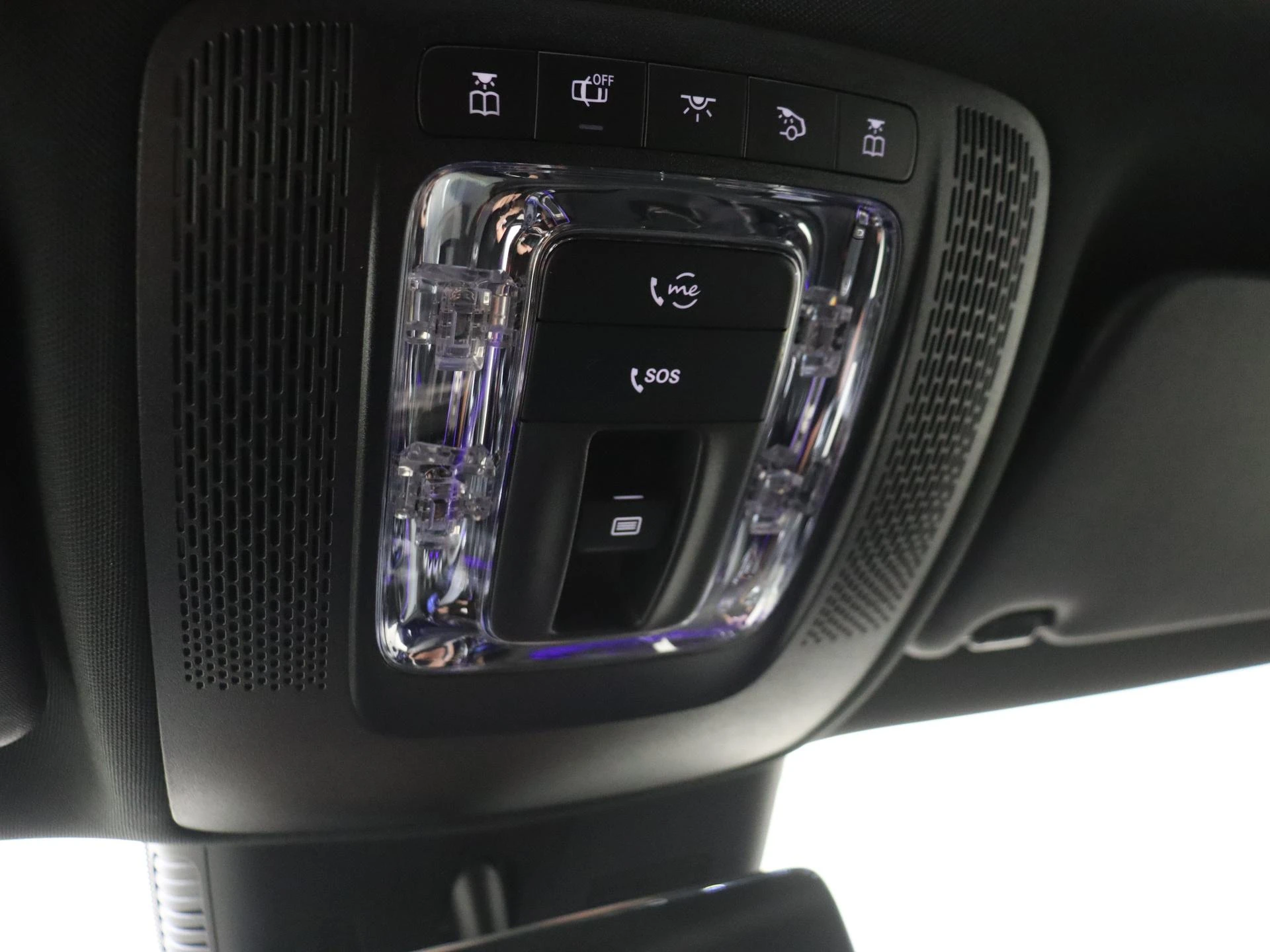 Mercedes-Benz-GLA-image-22