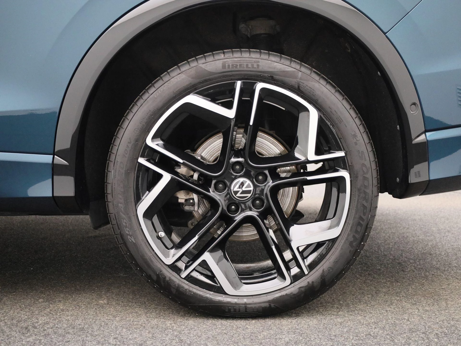 Volkswagen-Tiguan-image-12