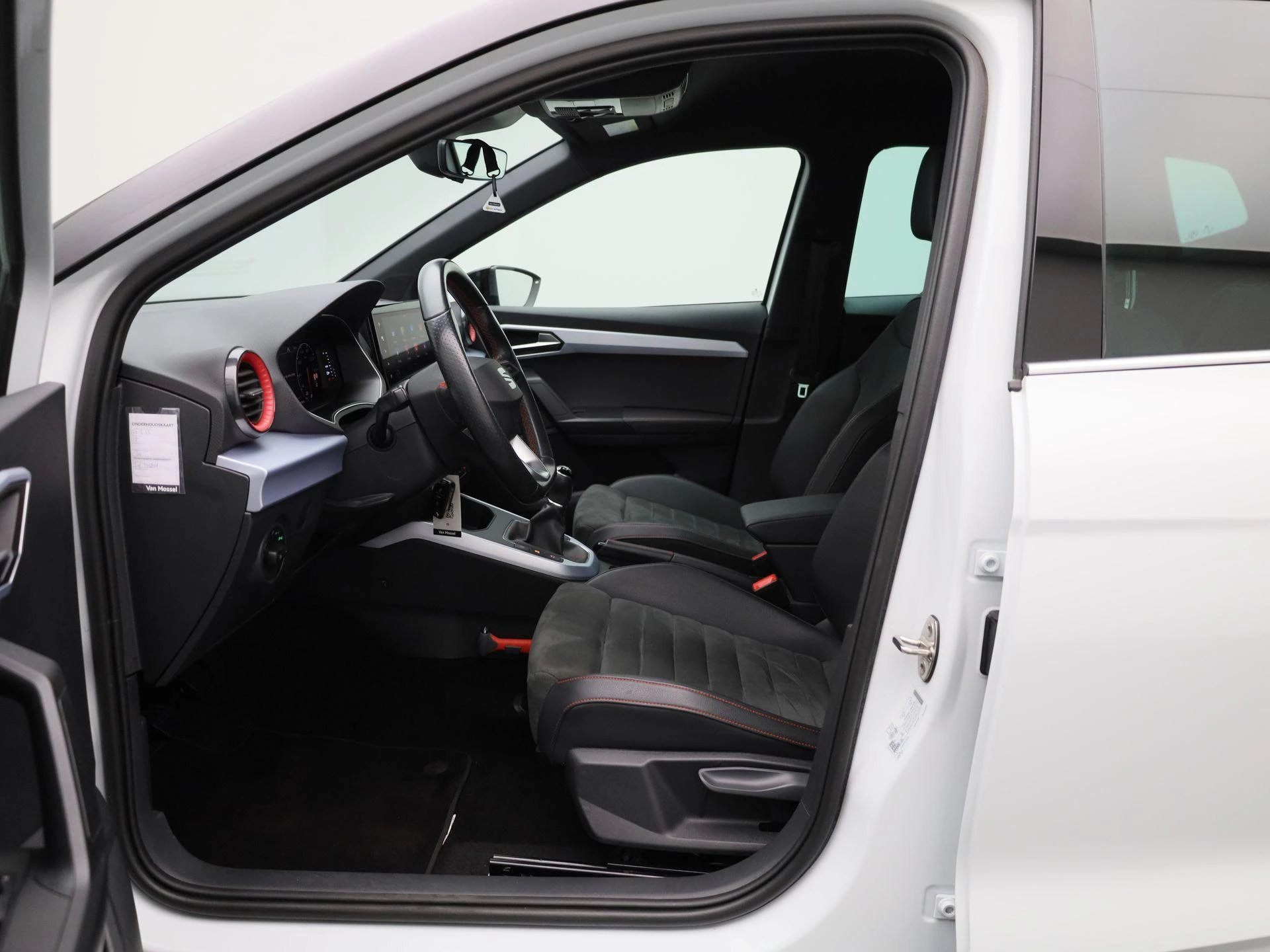 SEAT-Arona-image-8
