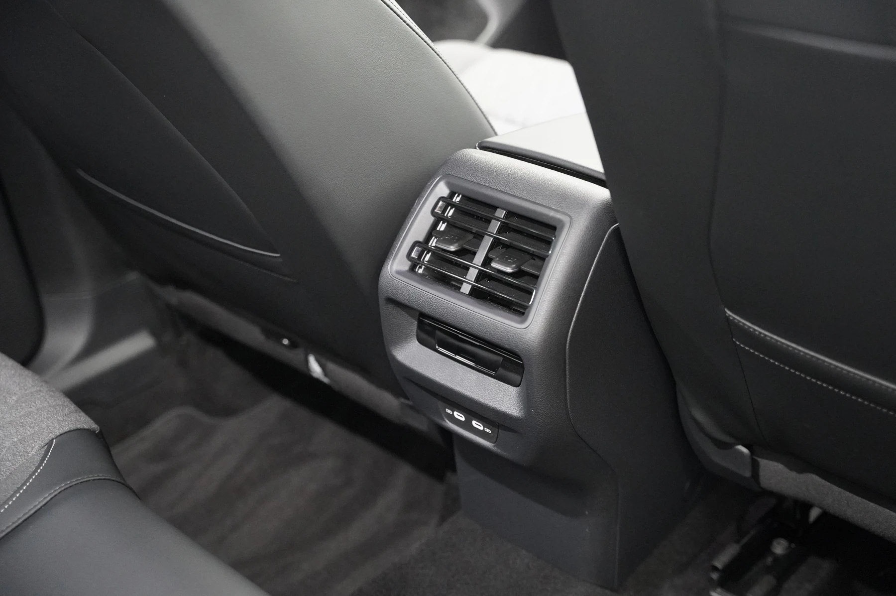 Volkswagen-Tiguan-image-28