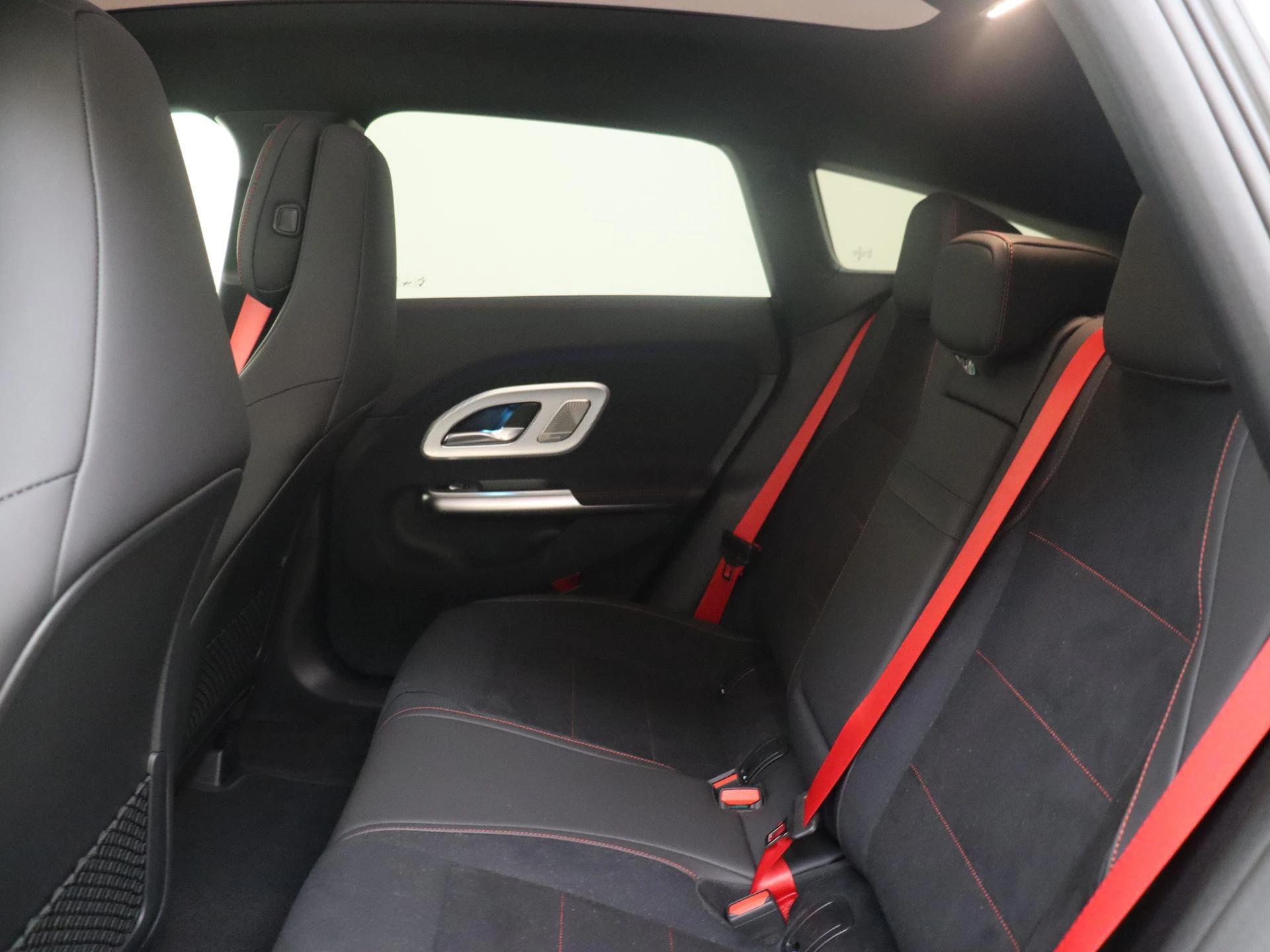 Mercedes-Benz-CLA-image-15