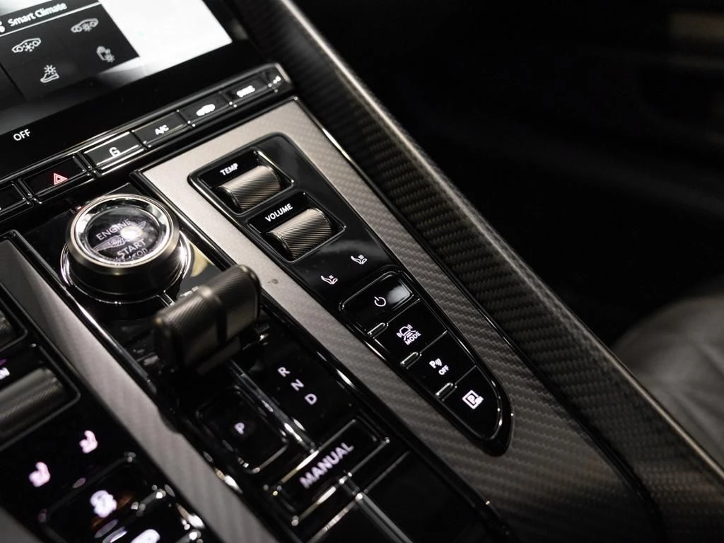 Aston Martin DB12 Coupe Aston Martin Hamburg