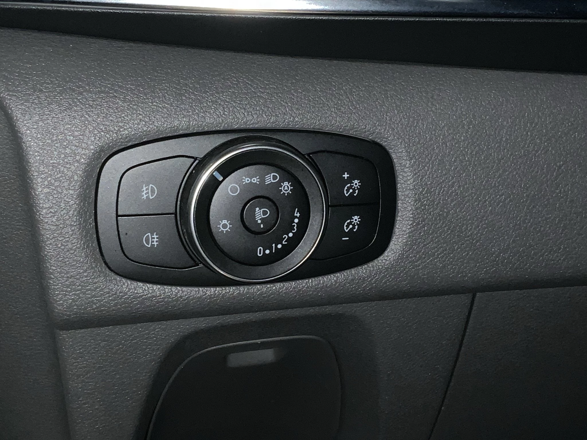 Ford-Tourneo Custom-image-12