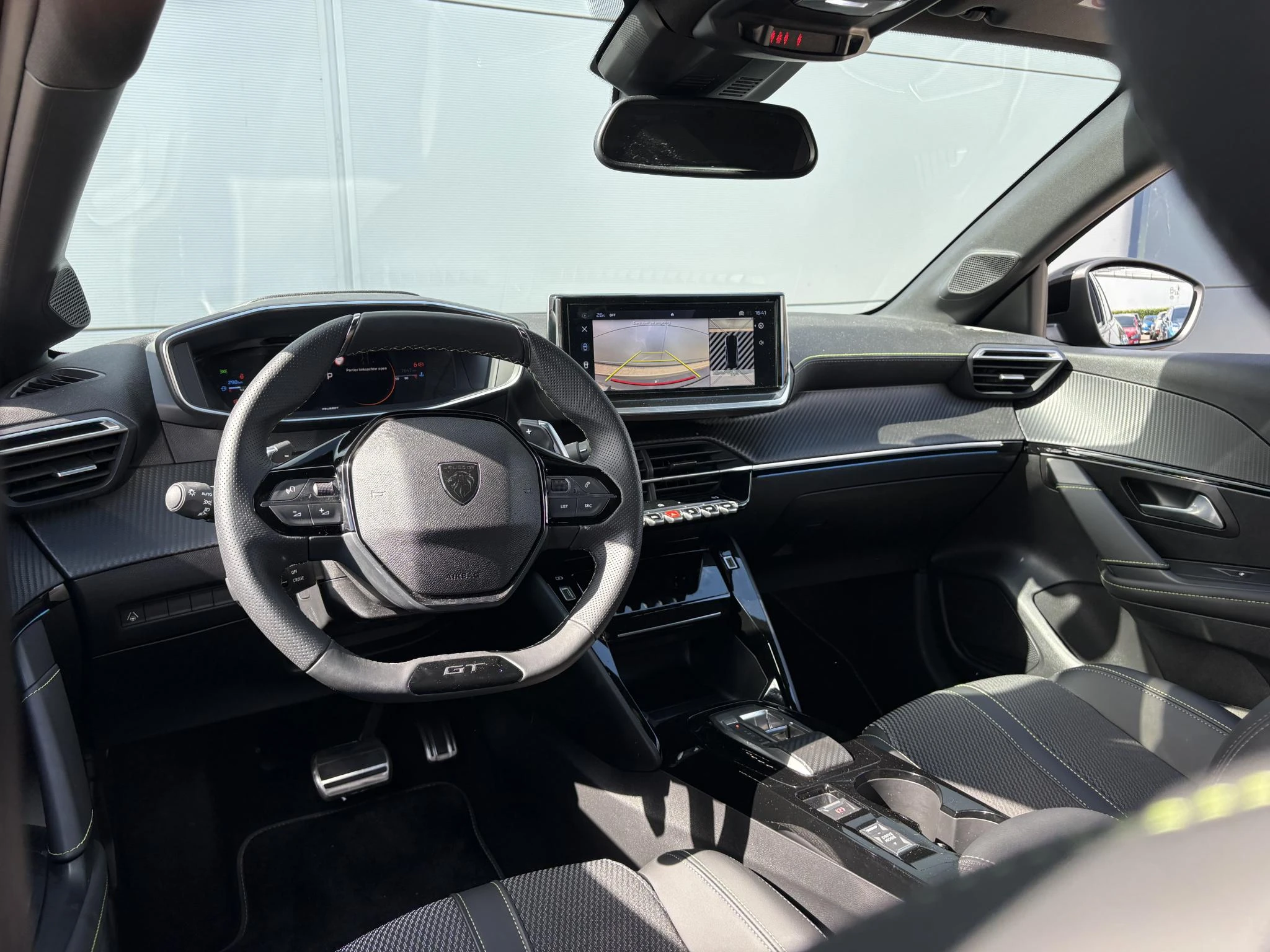 Peugeot-e-2008-image-9