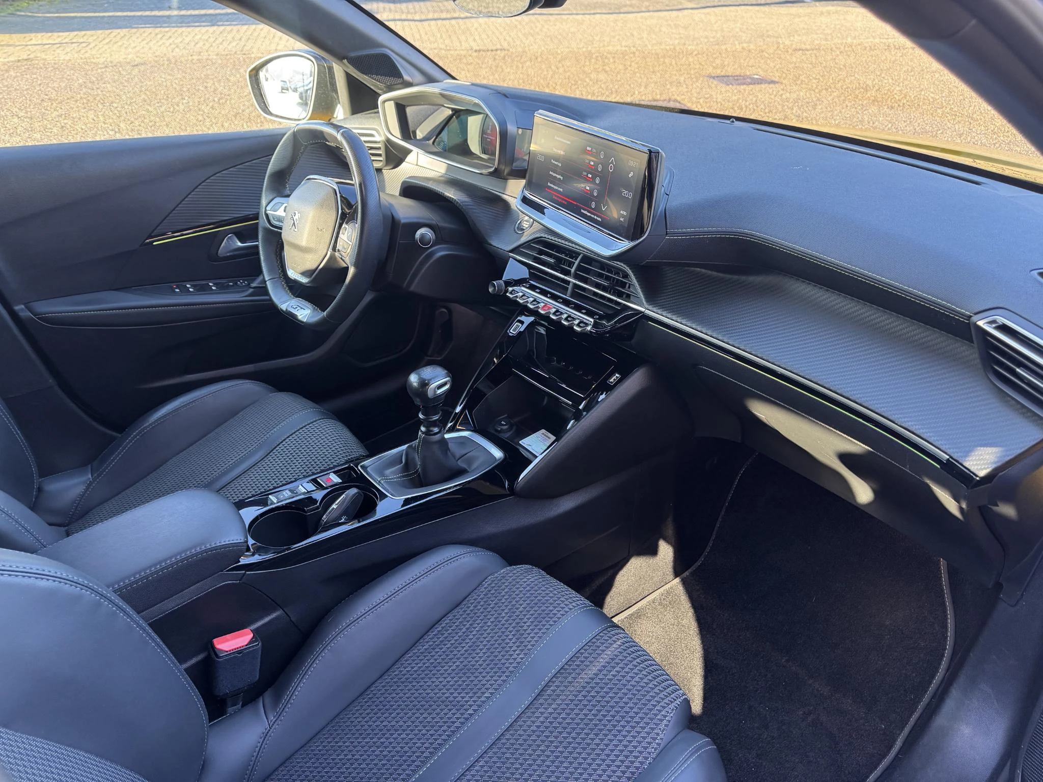 Peugeot-208-image-17