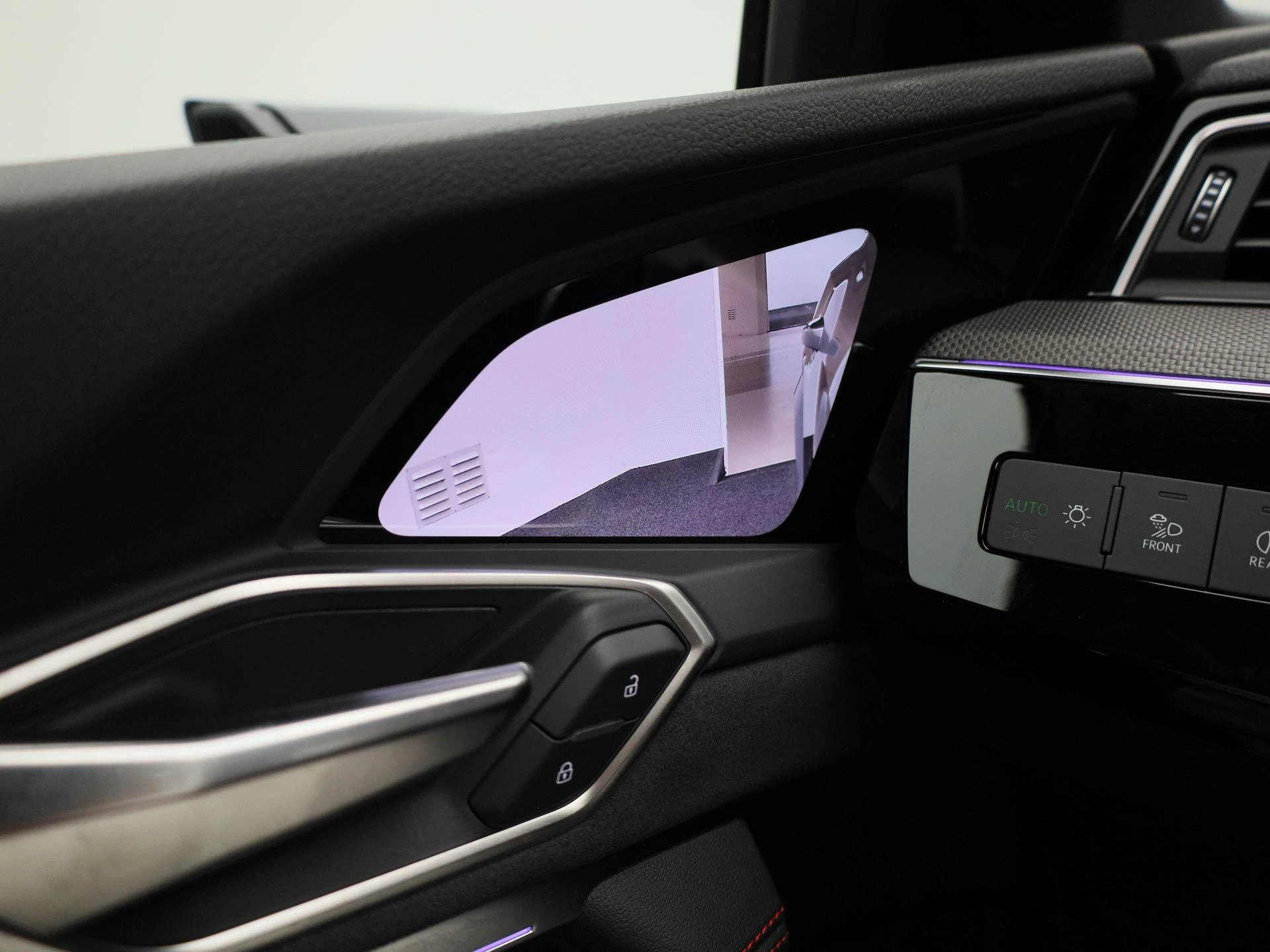 Audi-Q8 Sportback e-tron-image-23