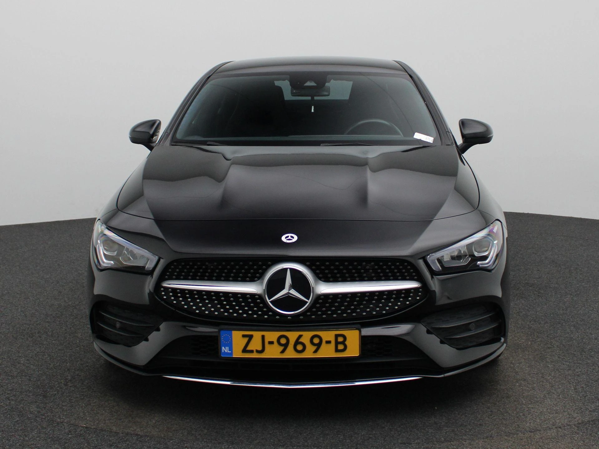 Mercedes-Benz-CLA-image-2