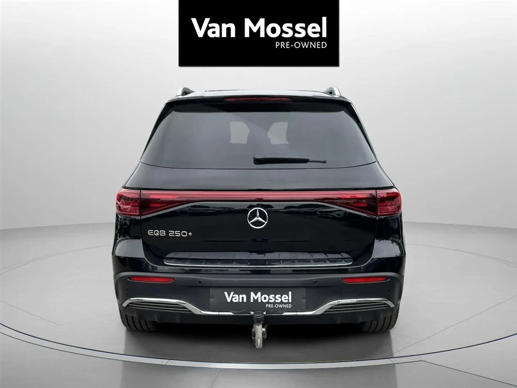 Mercedes-Benz-EQB-image-5