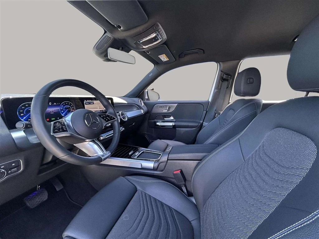 Mercedes-Benz-EQB-image-9