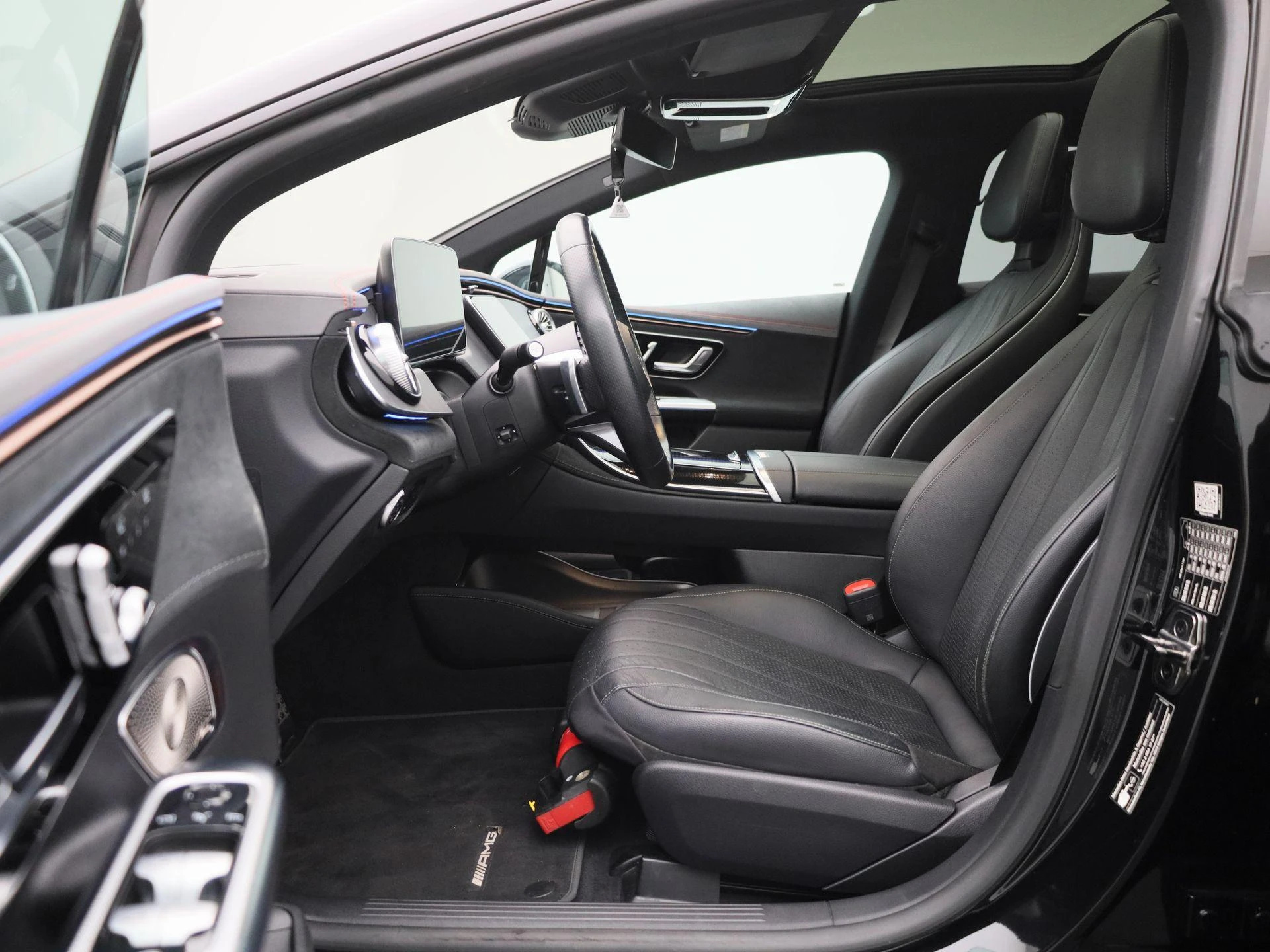 Mercedes-Benz-EQE-image-9