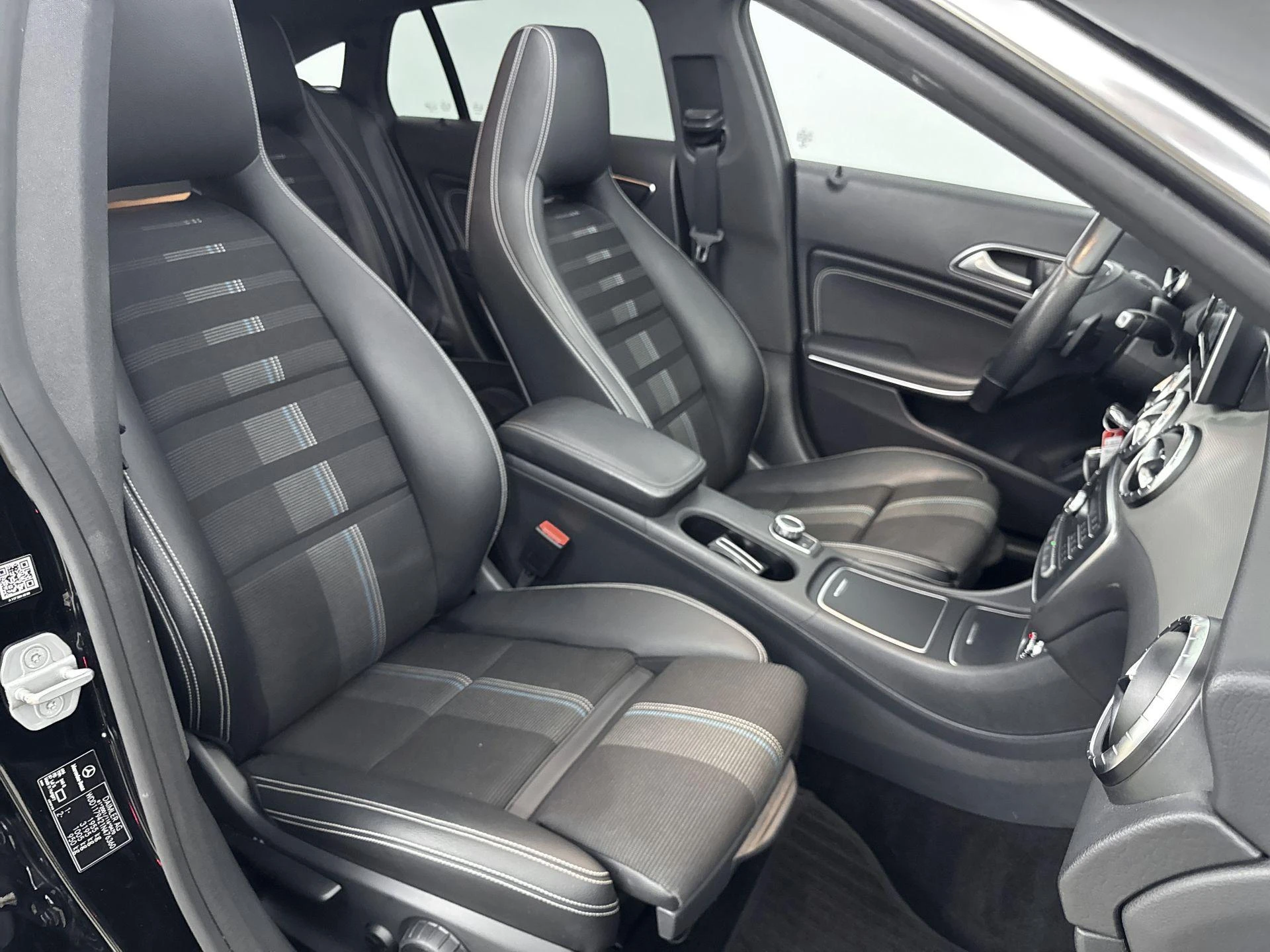 Mercedes-Benz-CLA-image-28