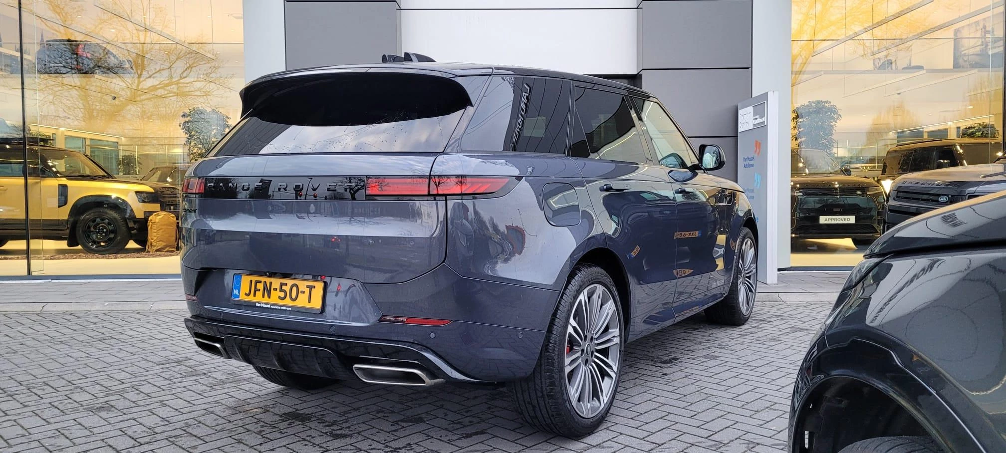 Land Rover-Range Rover Sport-image-2