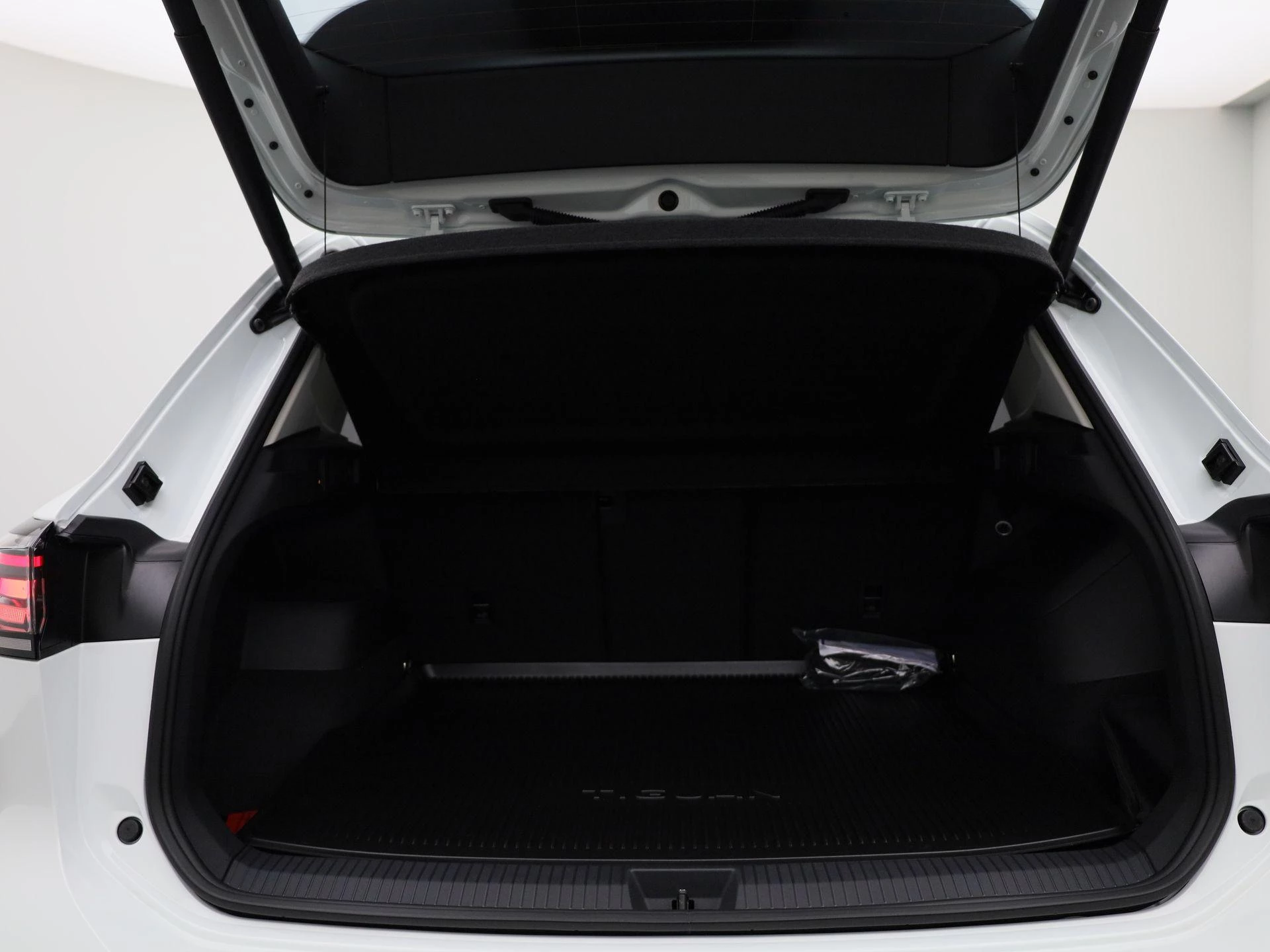 Volkswagen-Tiguan-image-13