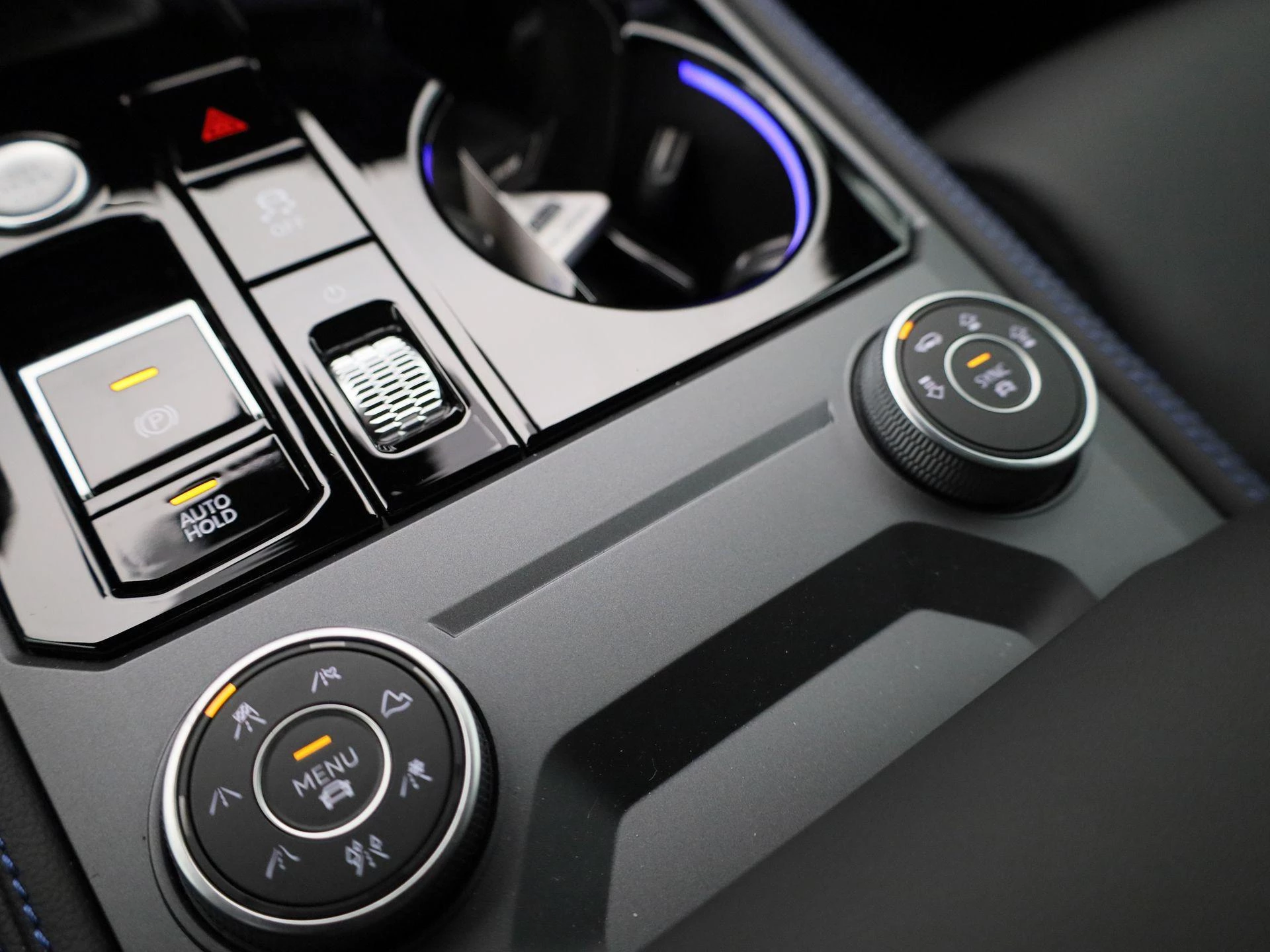 Volkswagen-Touareg-image-35