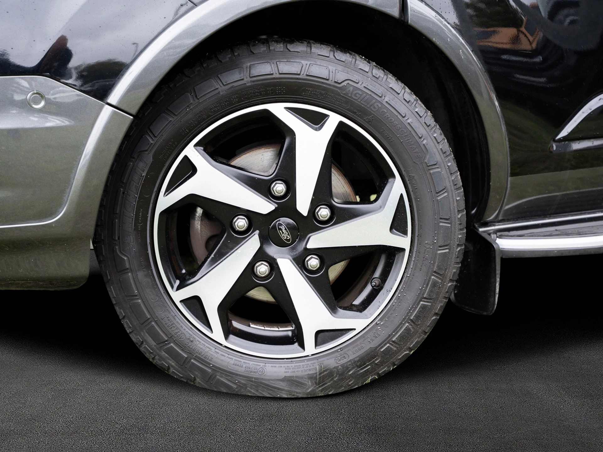 Ford-Tourneo Custom-image-3