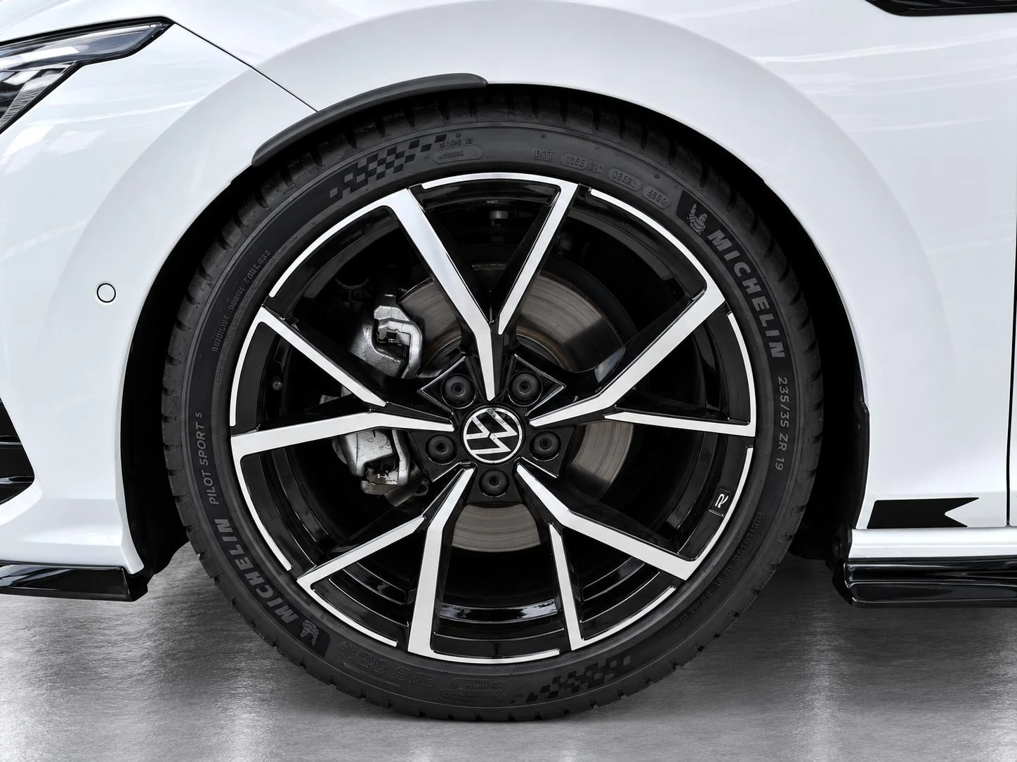 Volkswagen-Golf-image-24