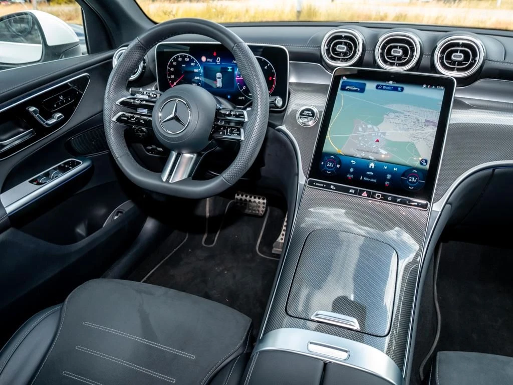 Mercedes-Benz-GLC 300 d-image-9