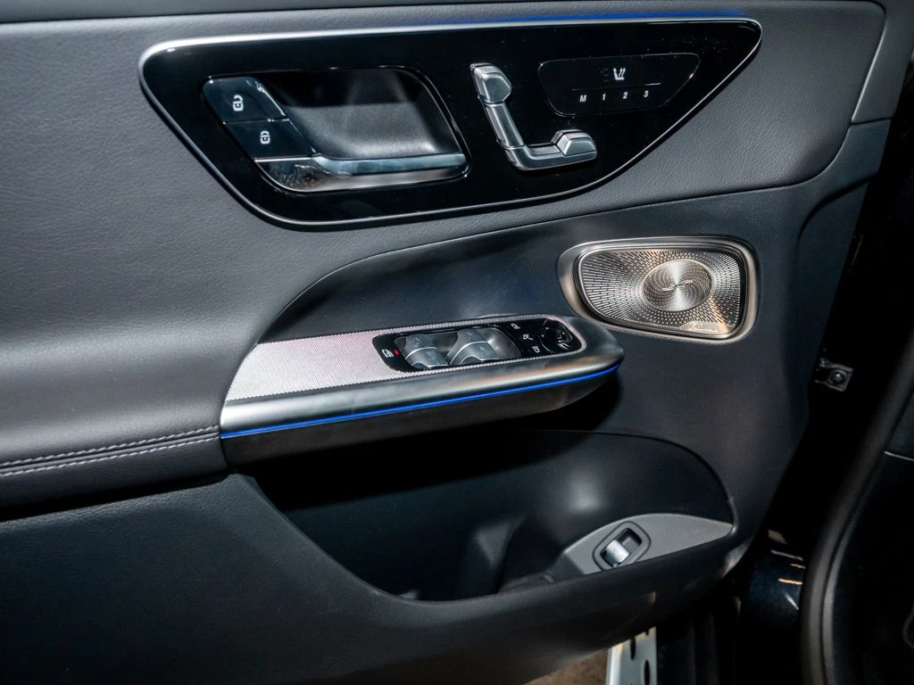 Mercedes-Benz-GLC 200-image-13
