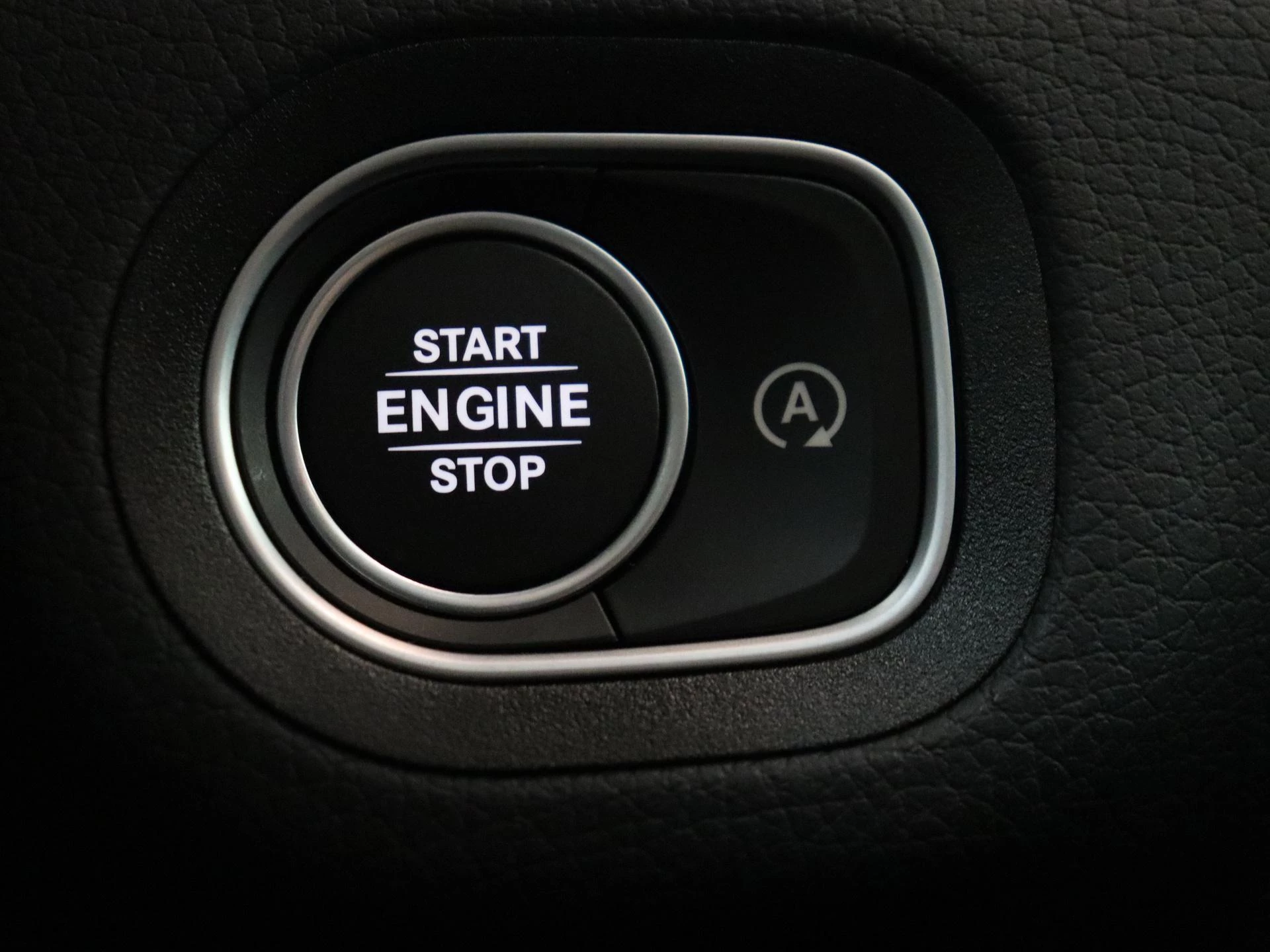 Mercedes-Benz-GLS-image-27