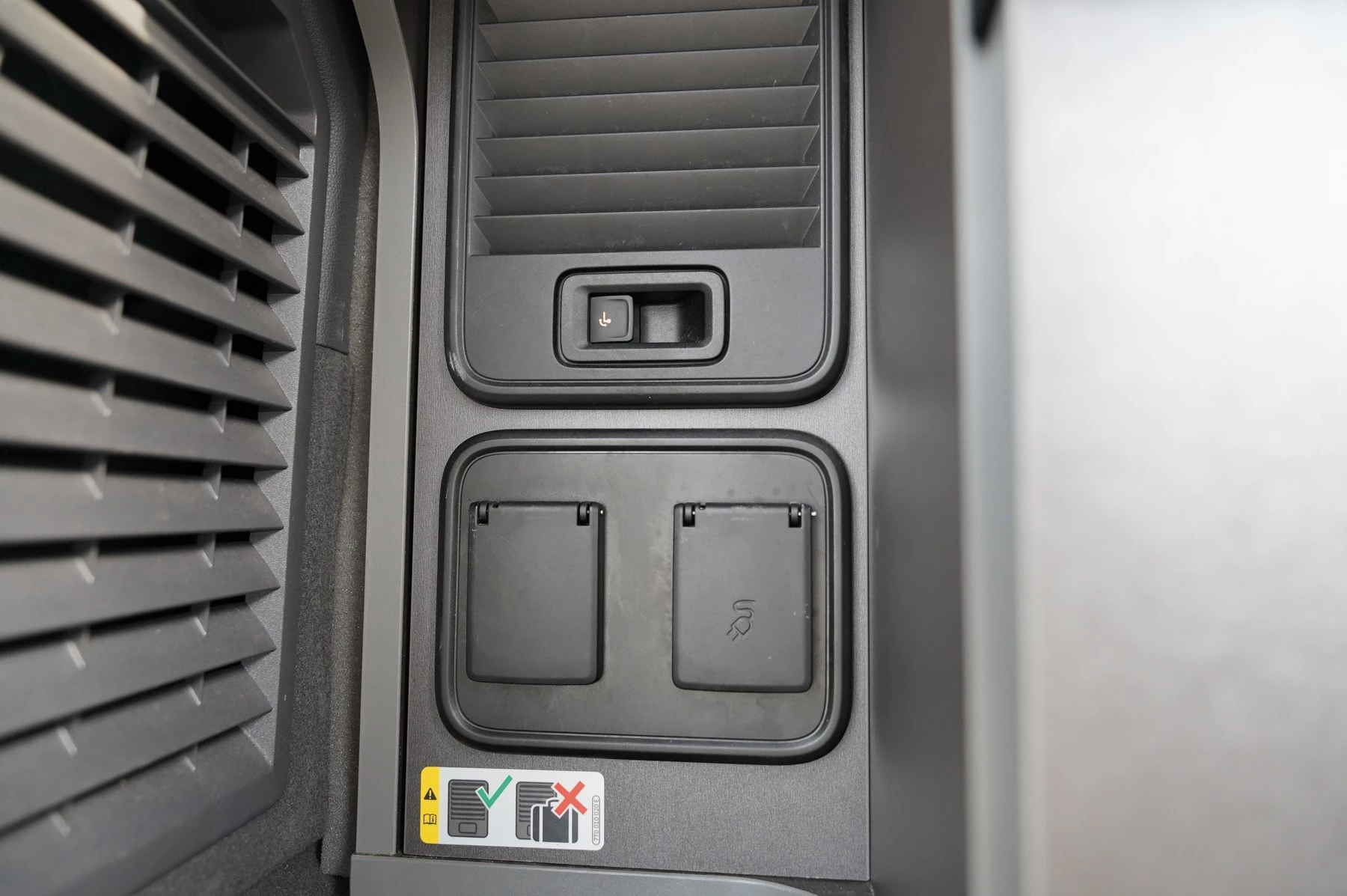 Volkswagen-California-image-28