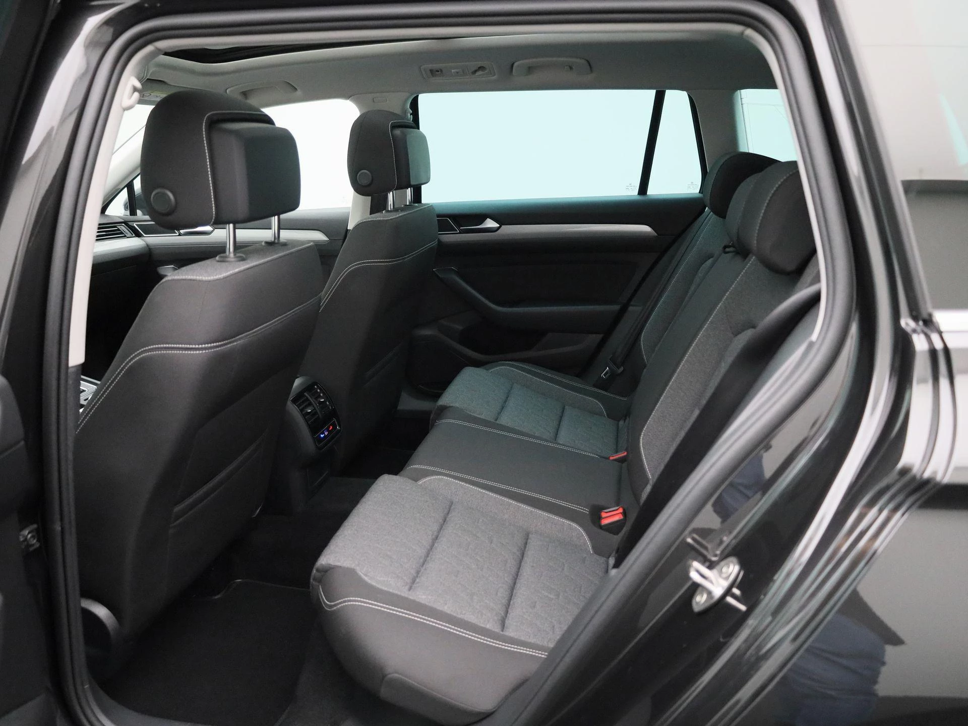 Volkswagen-Passat-image-9