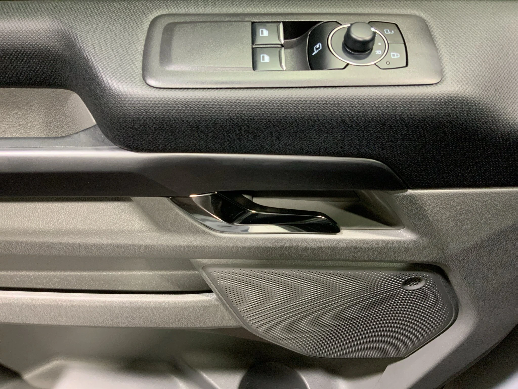 Ford-Tourneo Custom-image-14